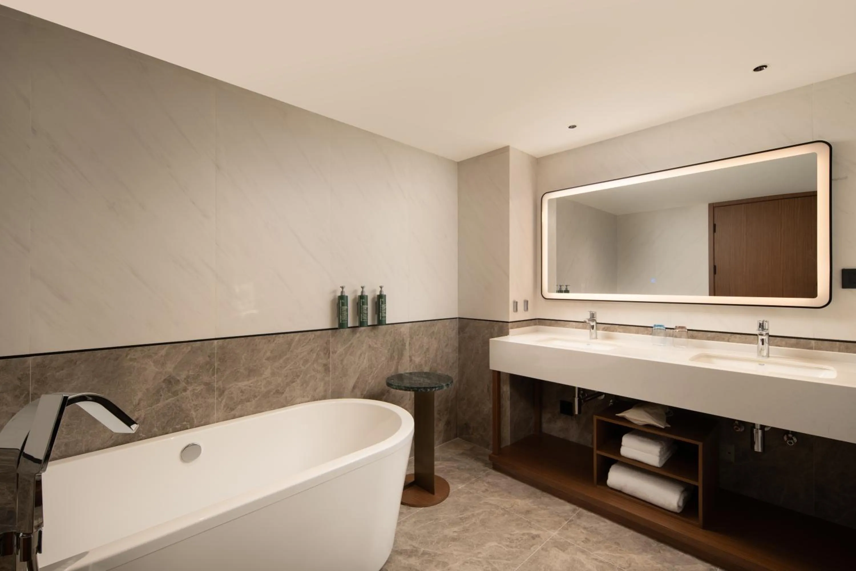 Bath in Hilton Garden Inn Beijing West Railway Station