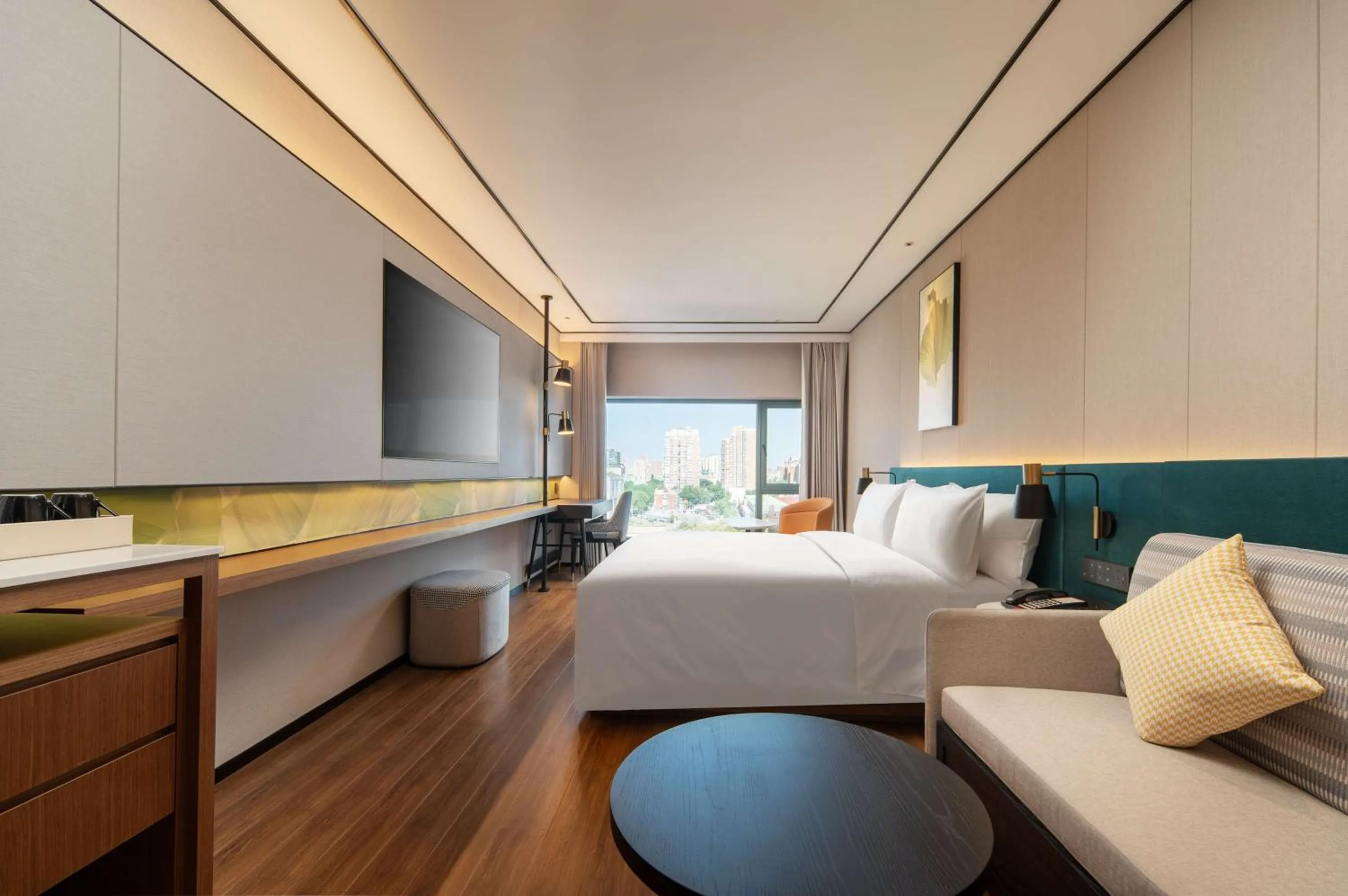 Living room, Bed in Hilton Garden Inn Beijing West Railway Station