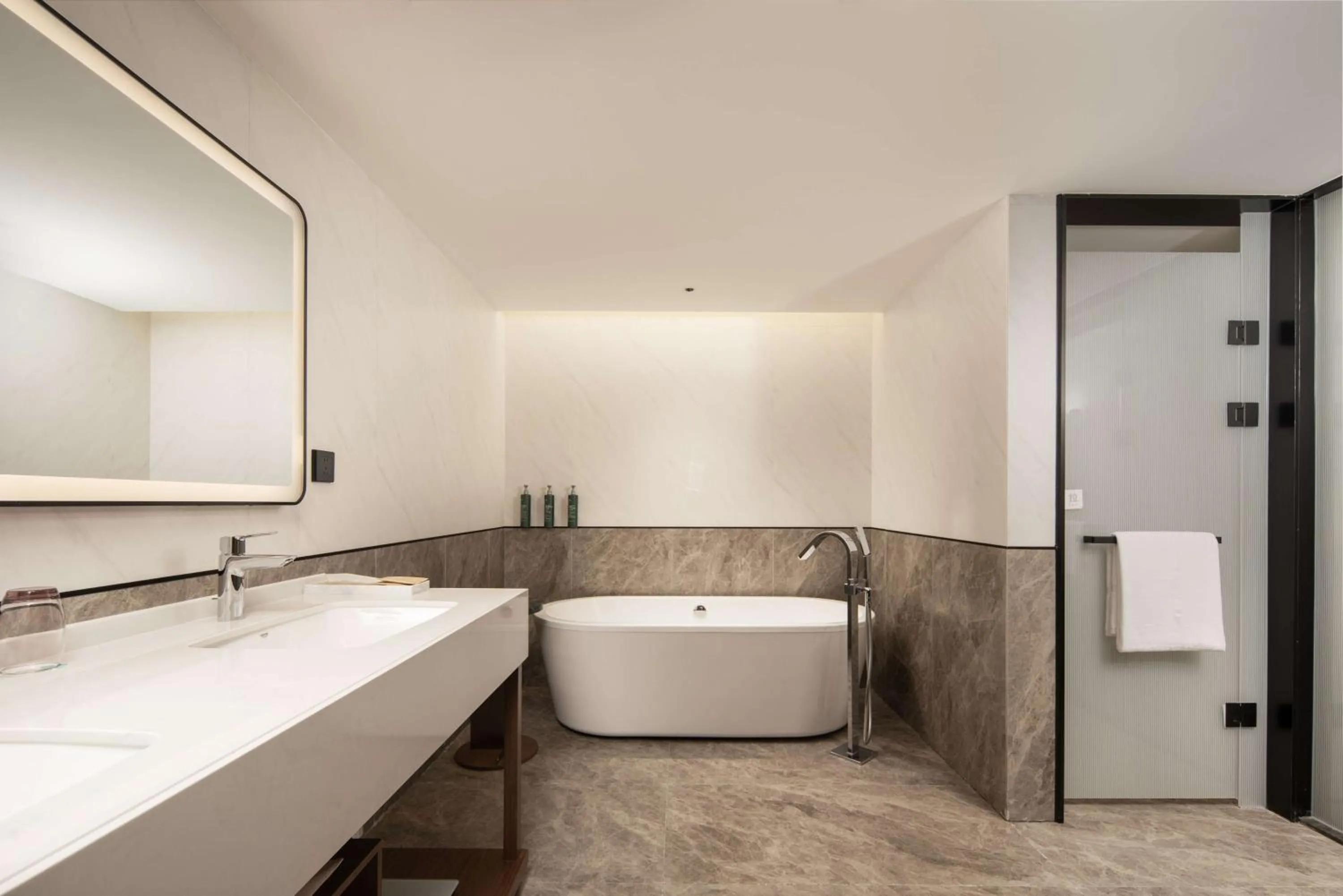 Bathroom in Hilton Garden Inn Beijing West Railway Station