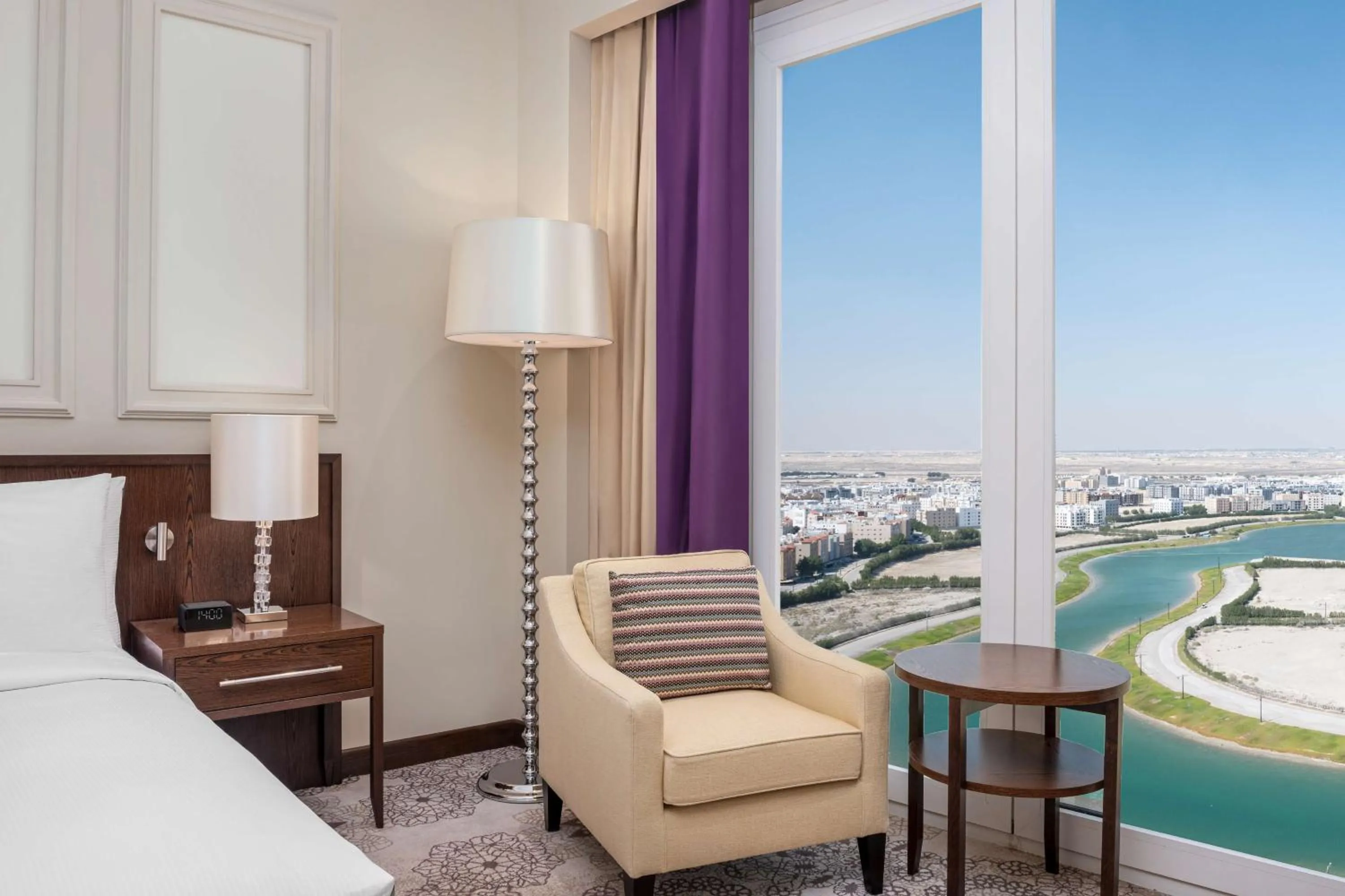 Living room, Bed in Hilton Al Khobar King Fahd Causeway