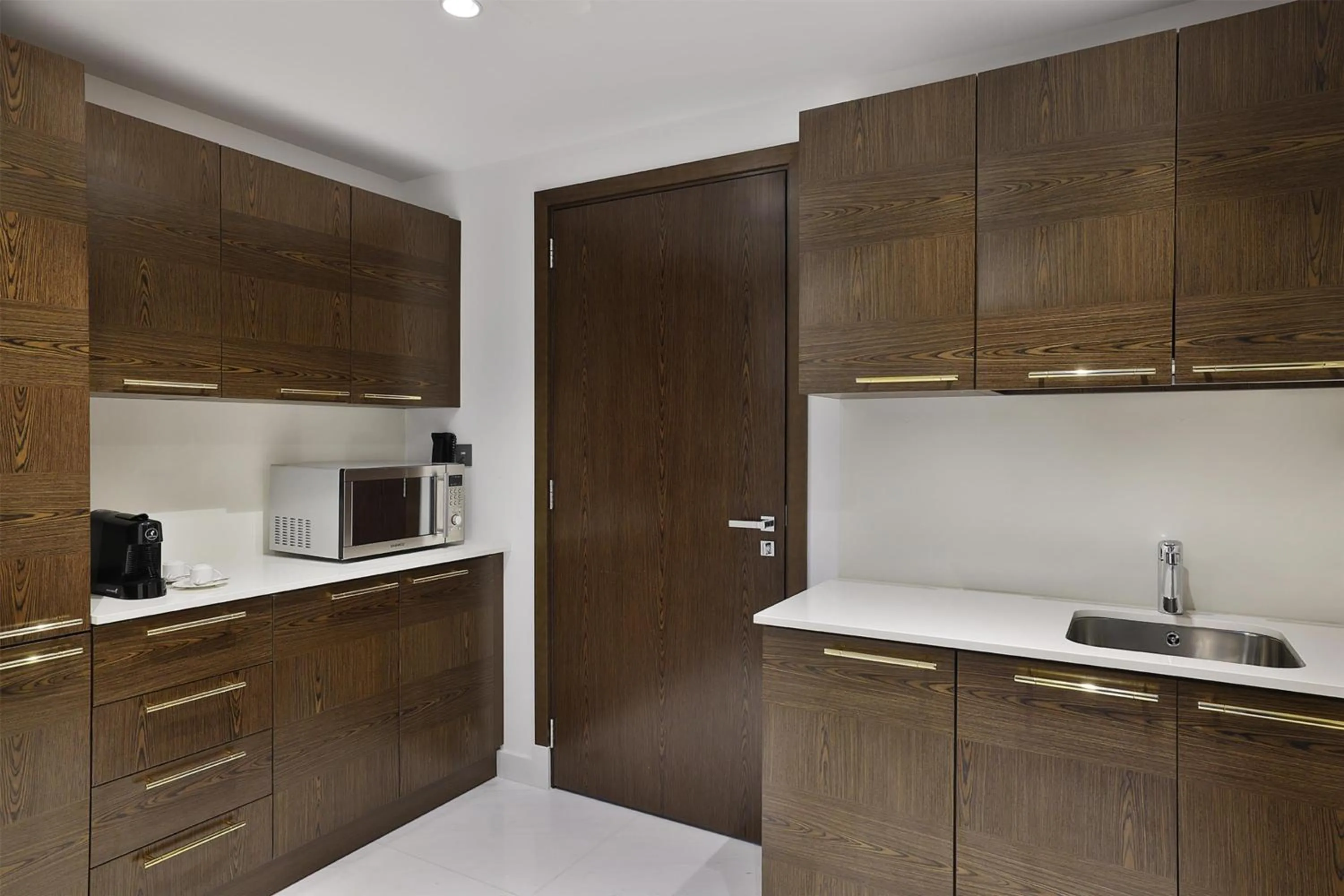 Kitchen or kitchenette in Hilton Al Khobar King Fahd Causeway