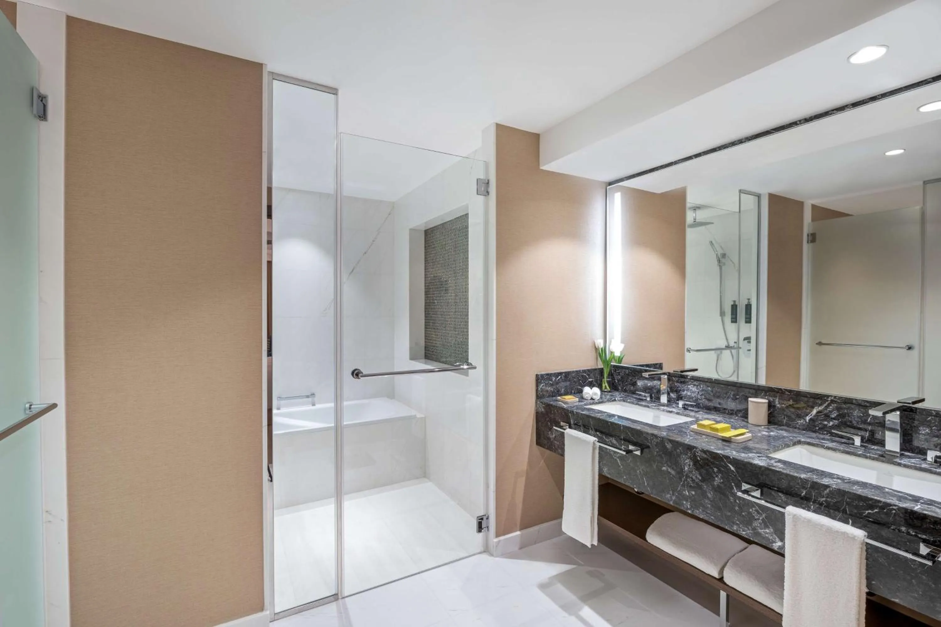 Shower in Hilton Al Khobar King Fahd Causeway