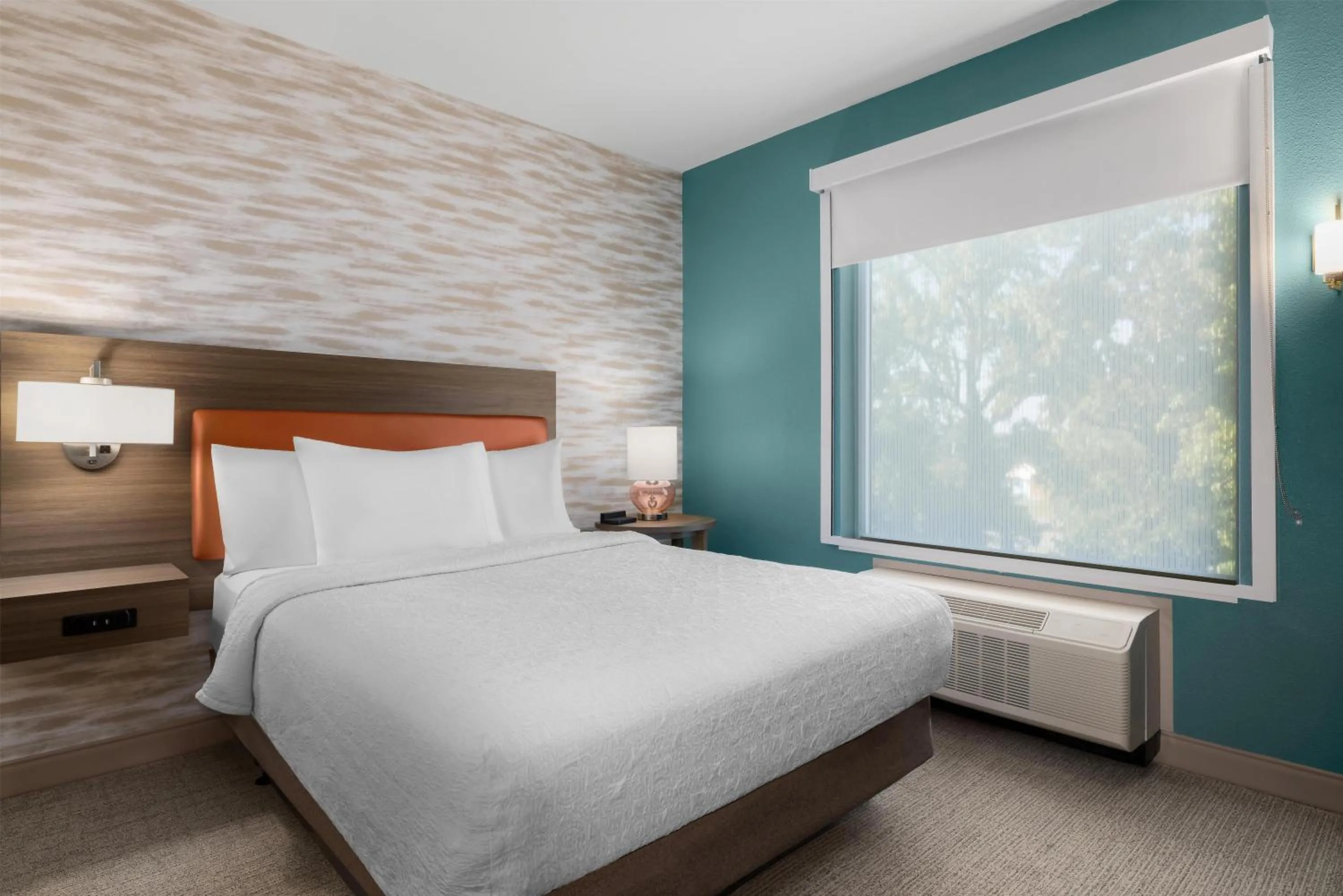 Bed in Home2 Suites By Hilton Virginia Beach Princess Anne