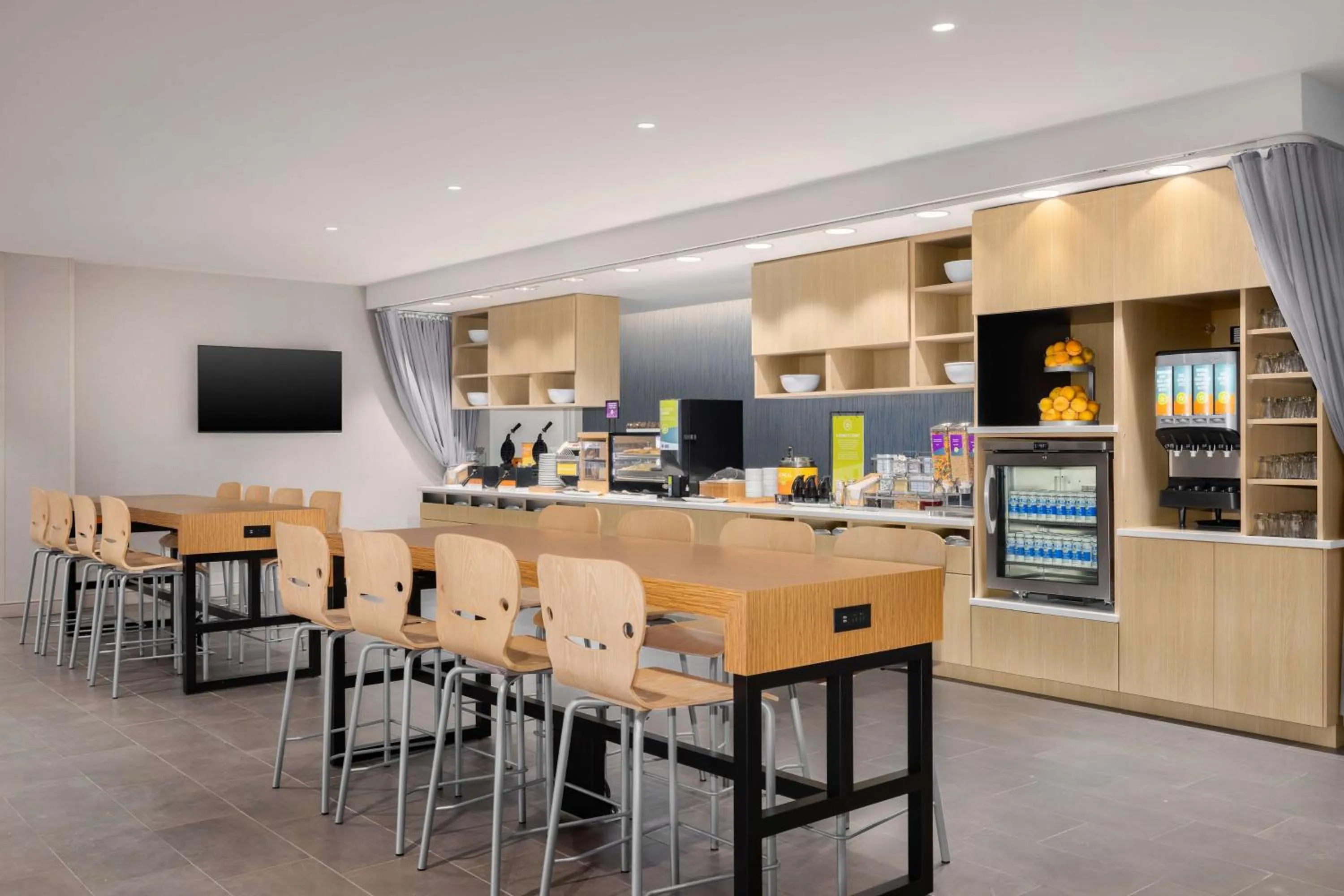 Breakfast in Home2 Suites By Hilton Virginia Beach Princess Anne