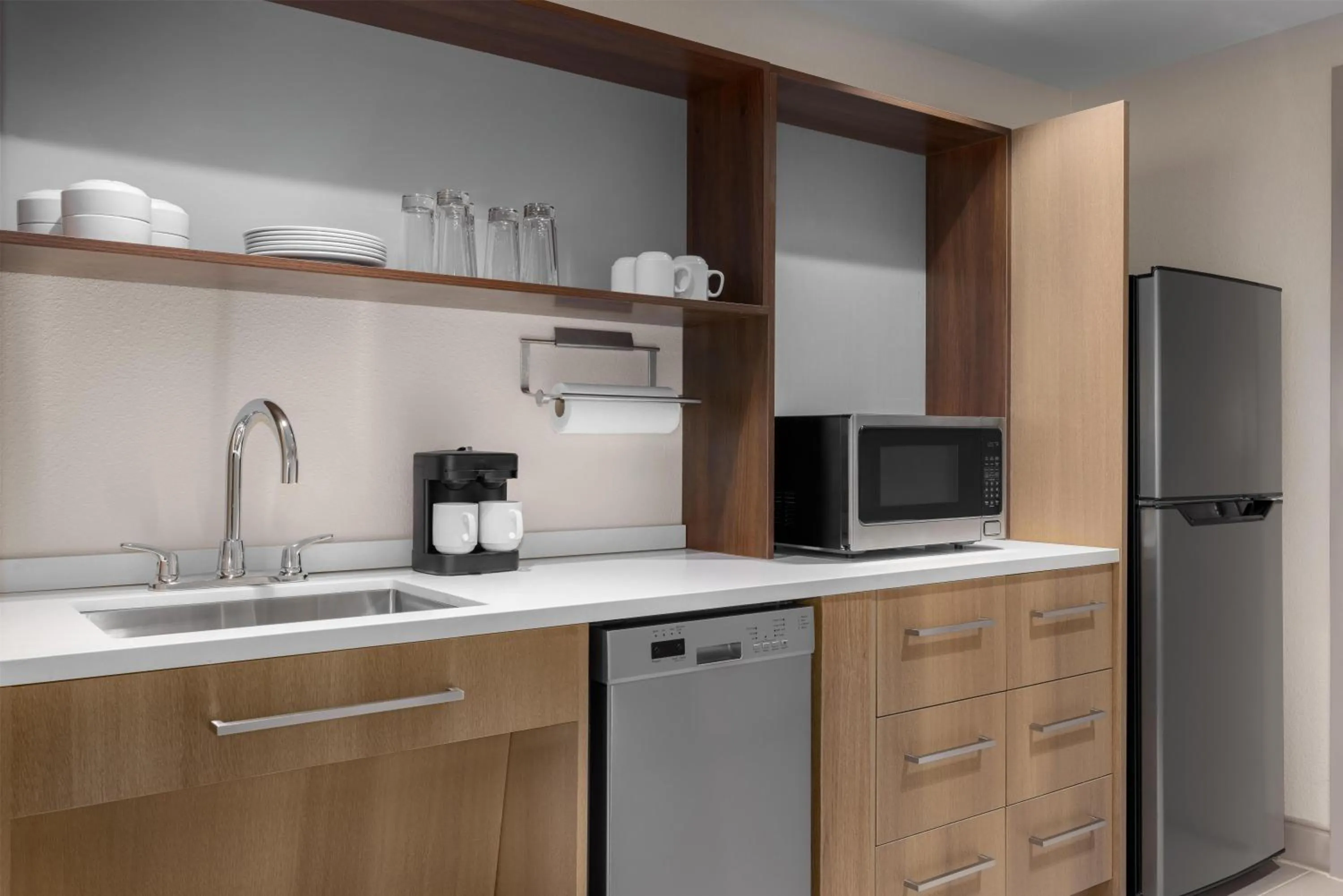 Kitchen or kitchenette in Home2 Suites By Hilton Virginia Beach Princess Anne