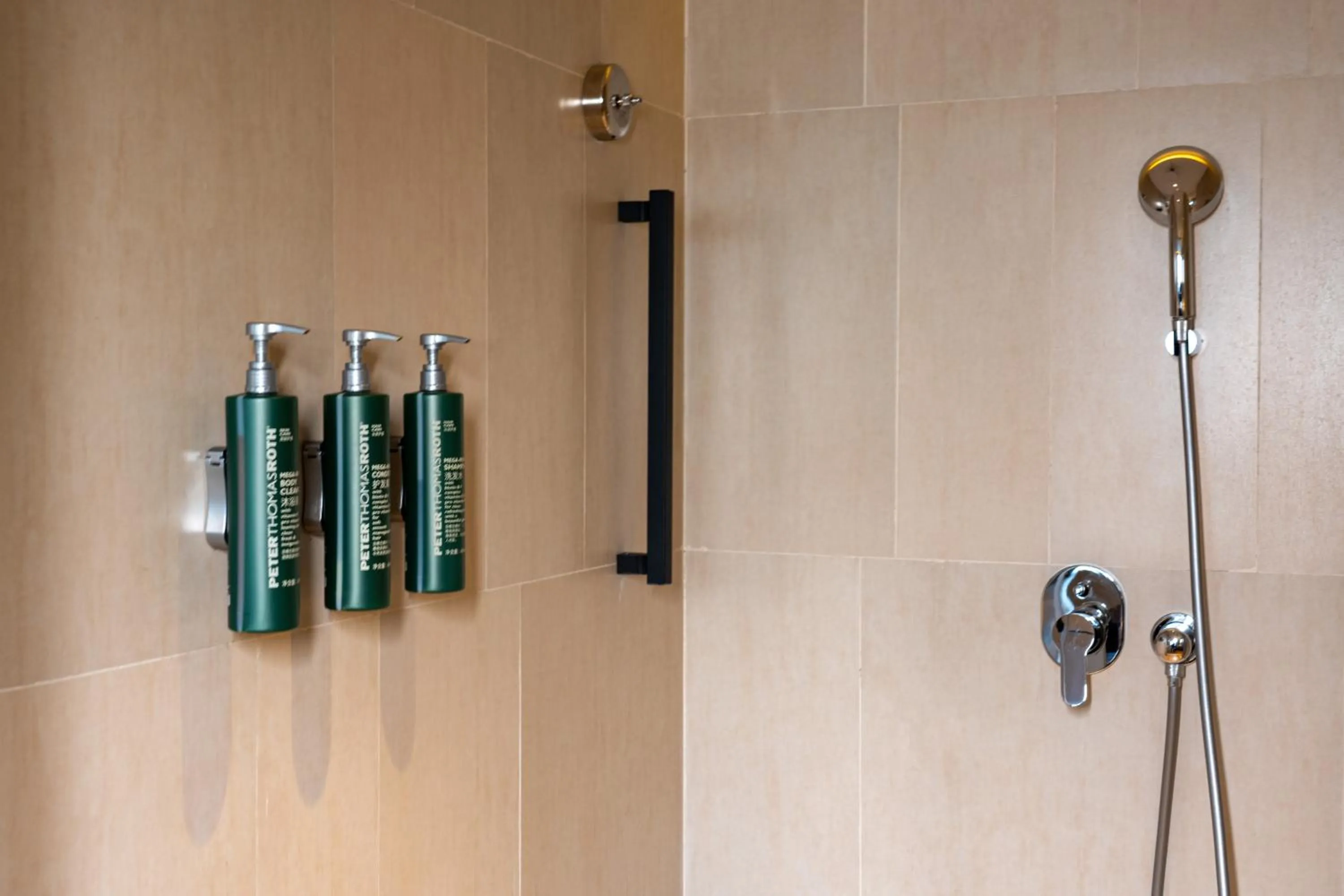 Shower in Hilton Garden Inn Jinzhong Yuci