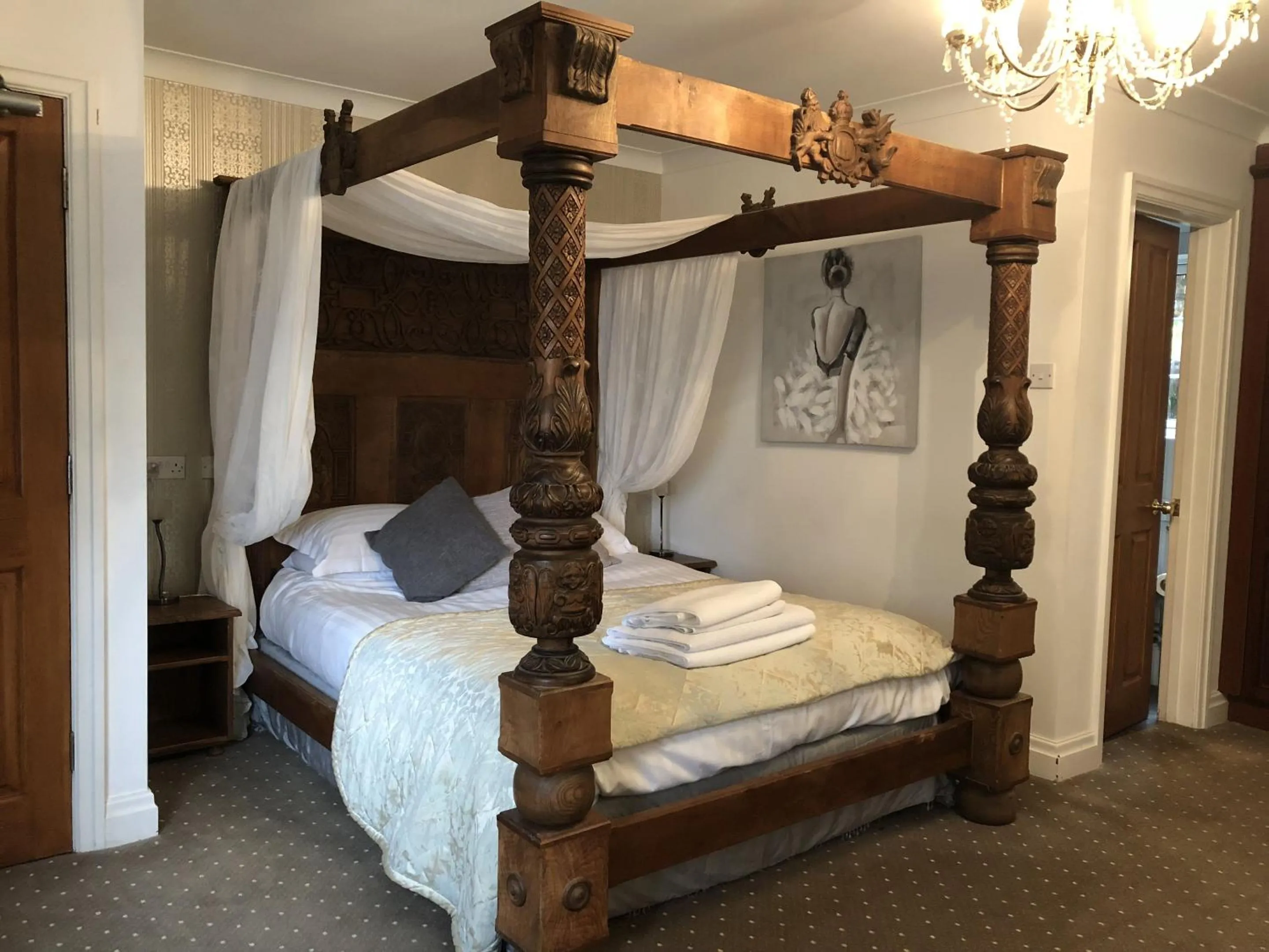 Bedroom, Bed in The Crooked Inn