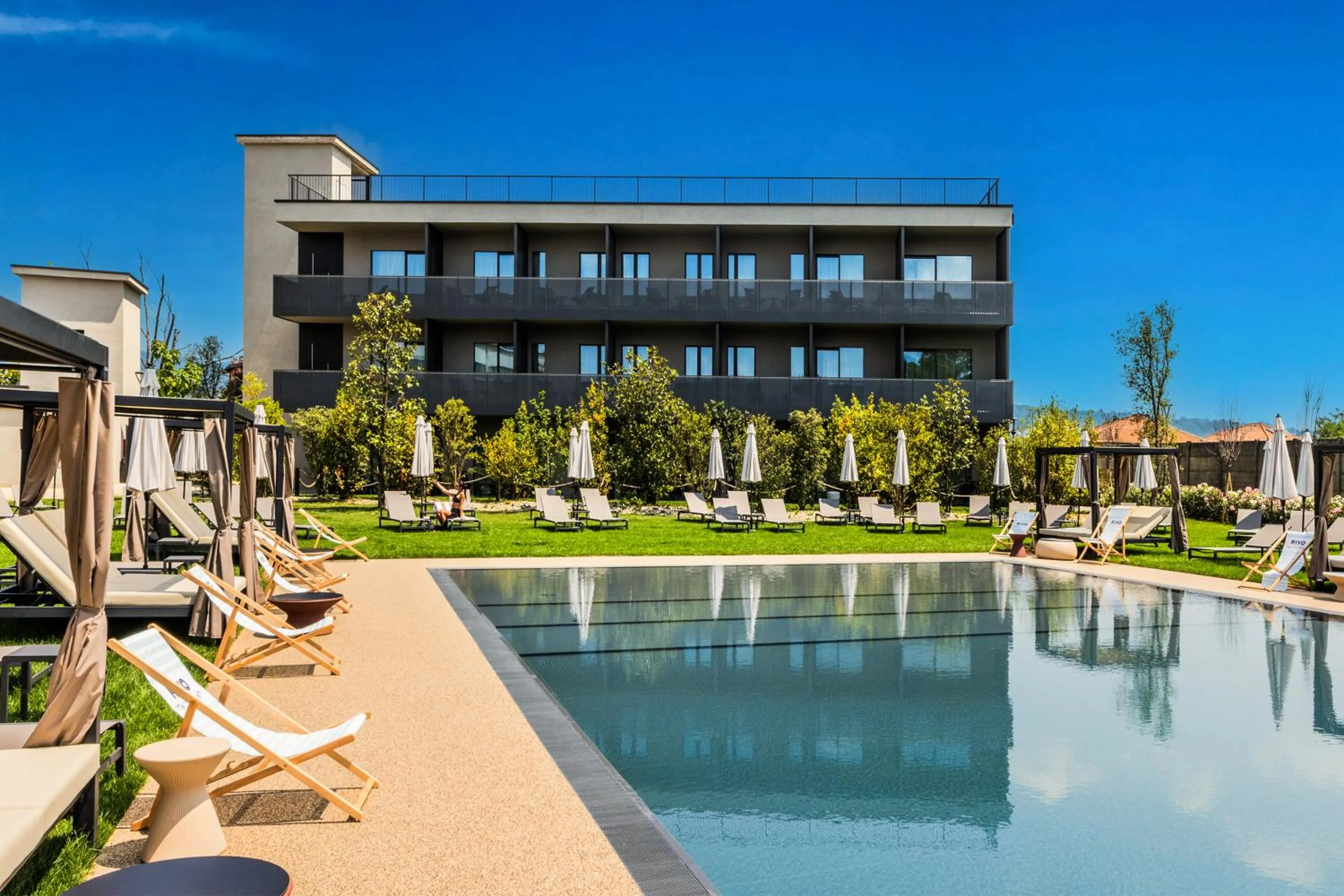 Property building in Como Hills