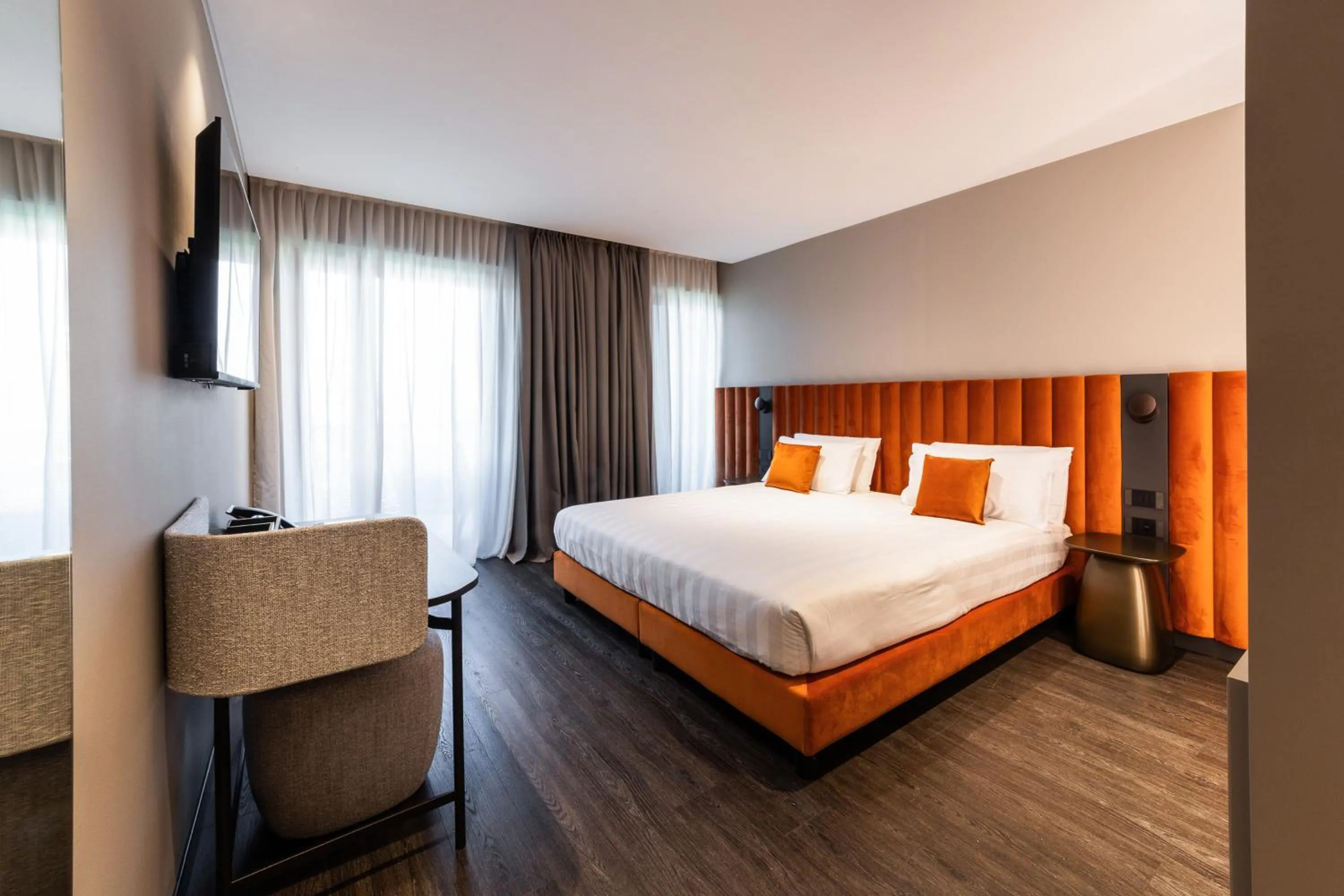 Photo of the whole room, Bed in Como Hills