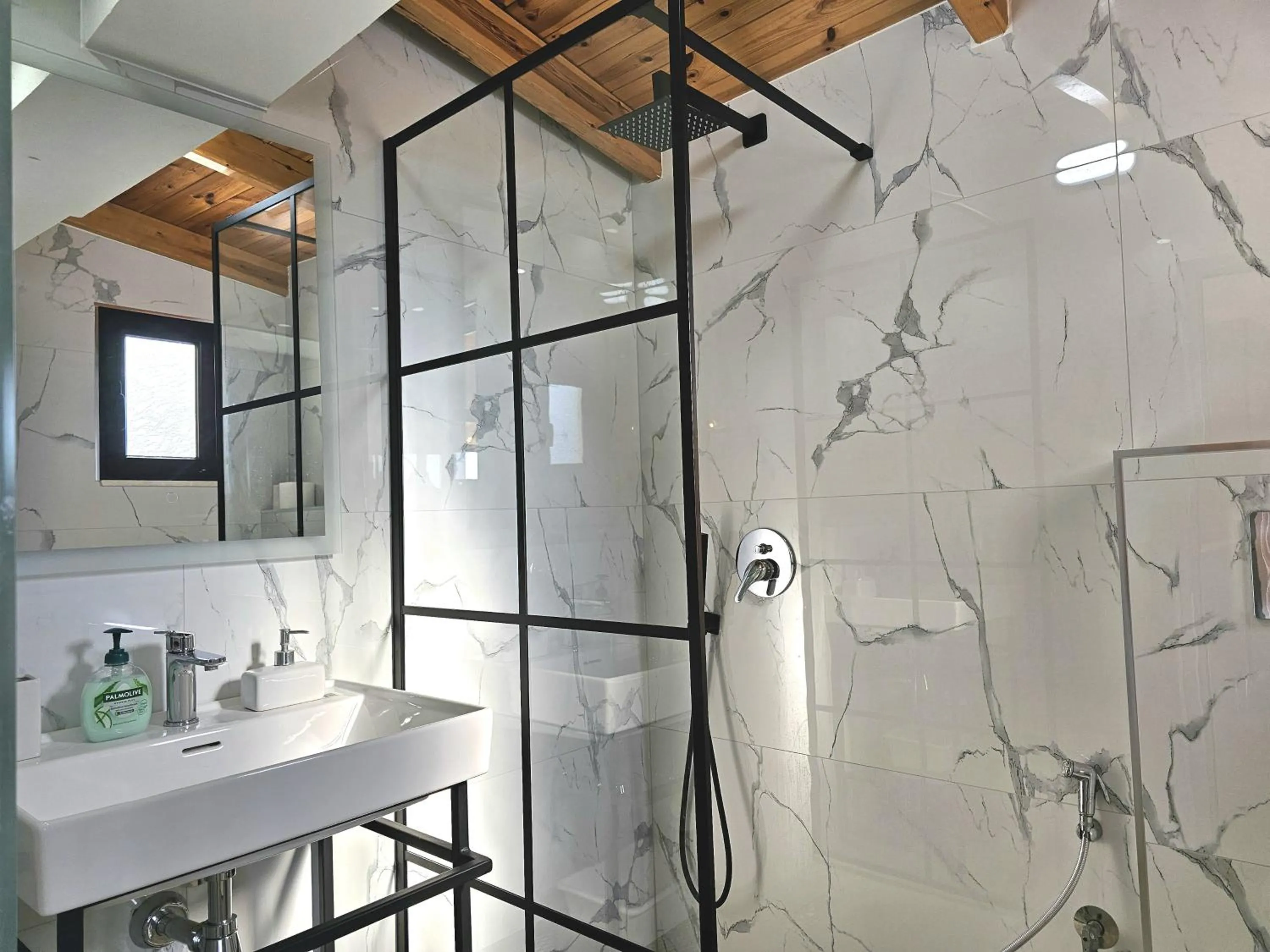 Shower in Villa Arta Apartments