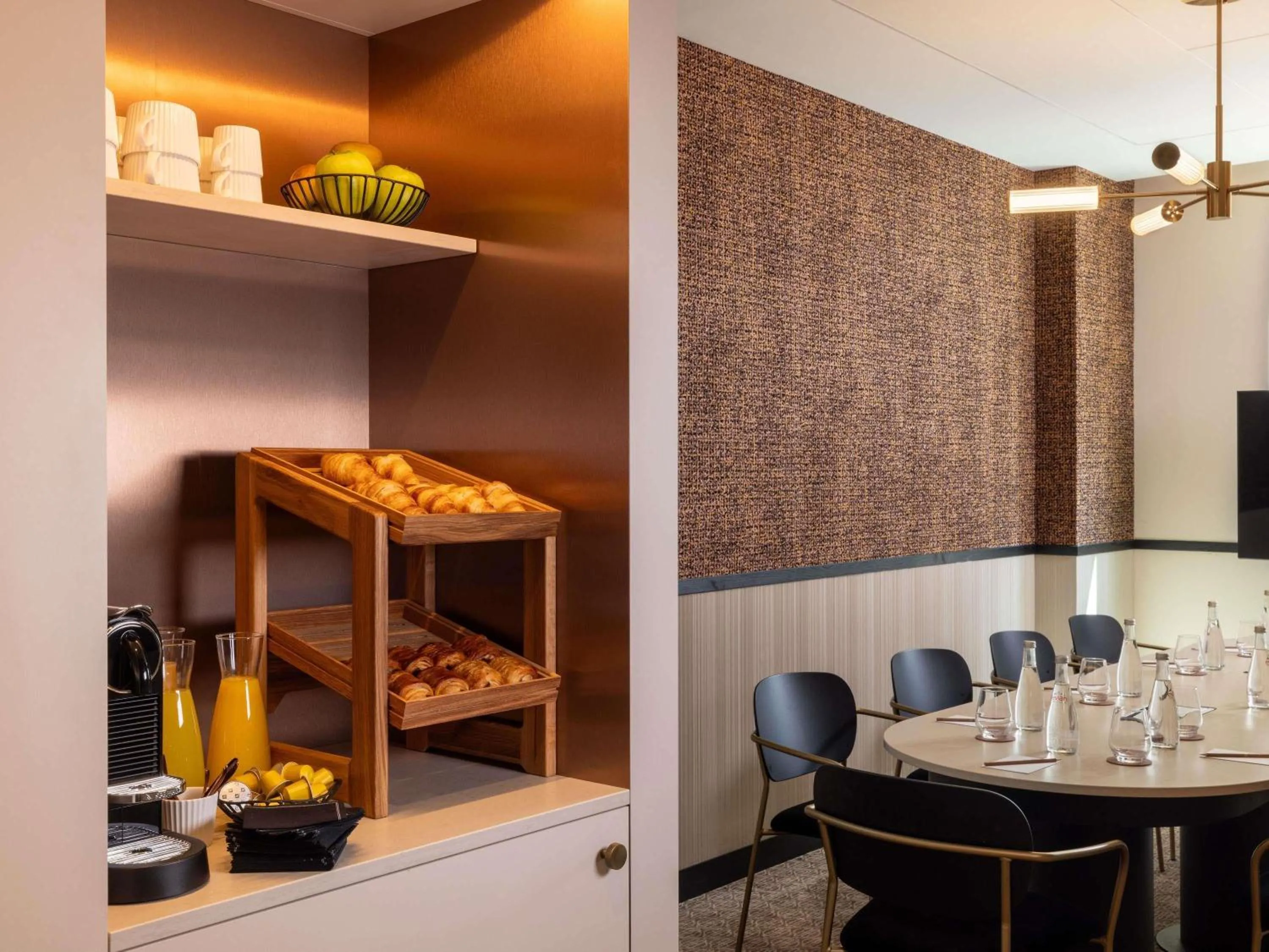 Meeting/conference room in Hotel Maison Hamelin Paris - Handwritten Collection