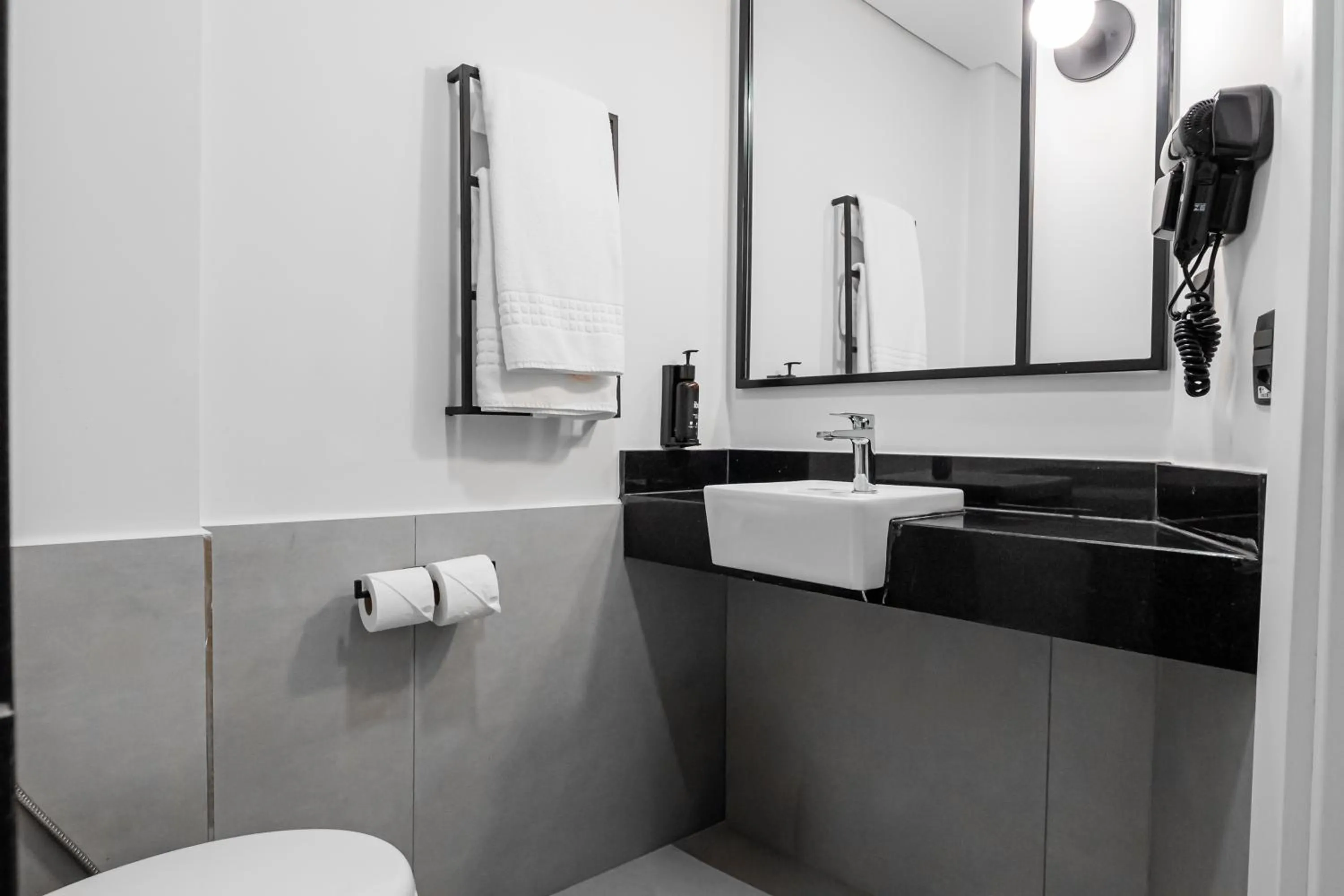 Bathroom in ibis Lavras