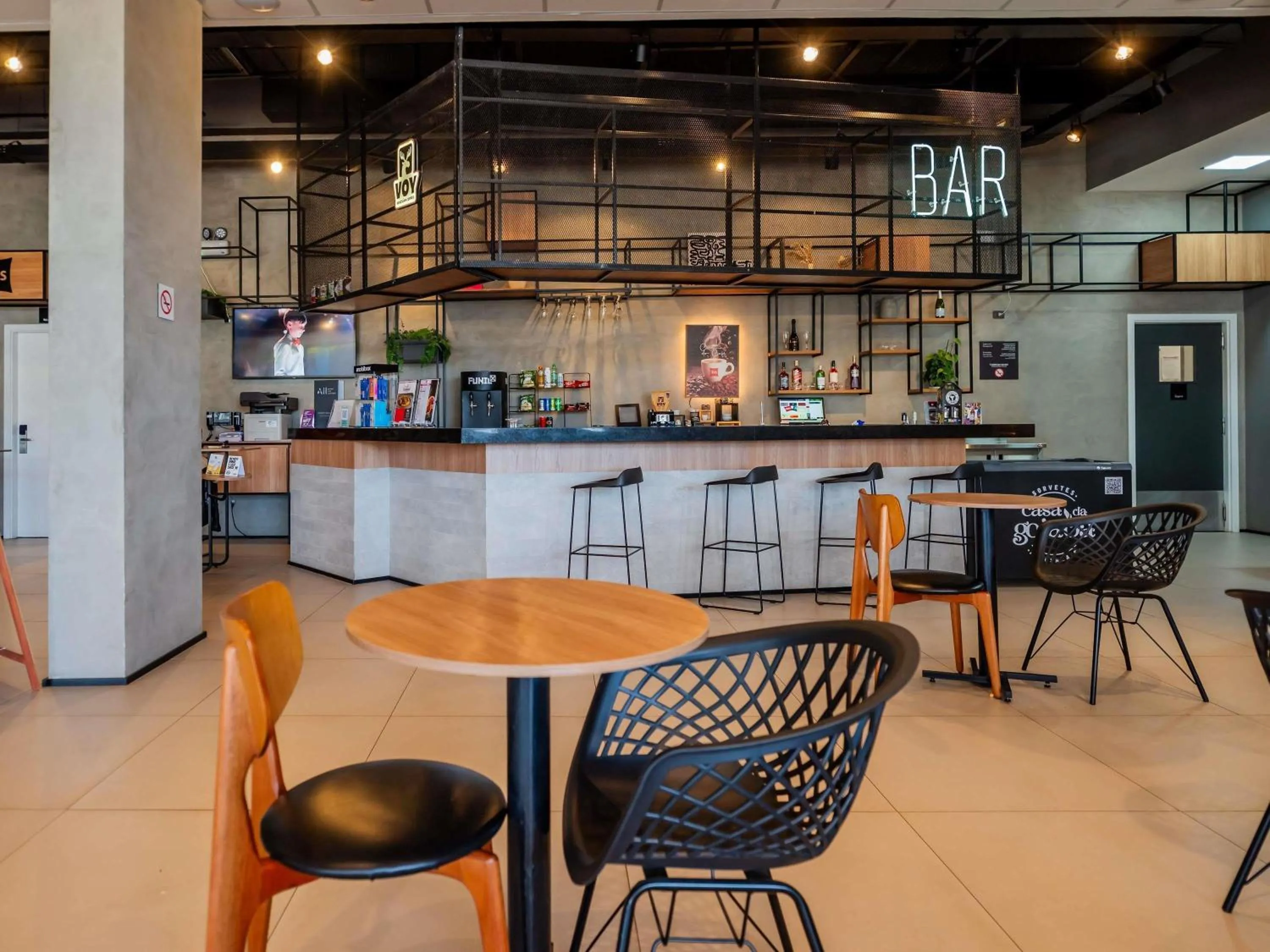 Lounge or bar in ibis Lavras
