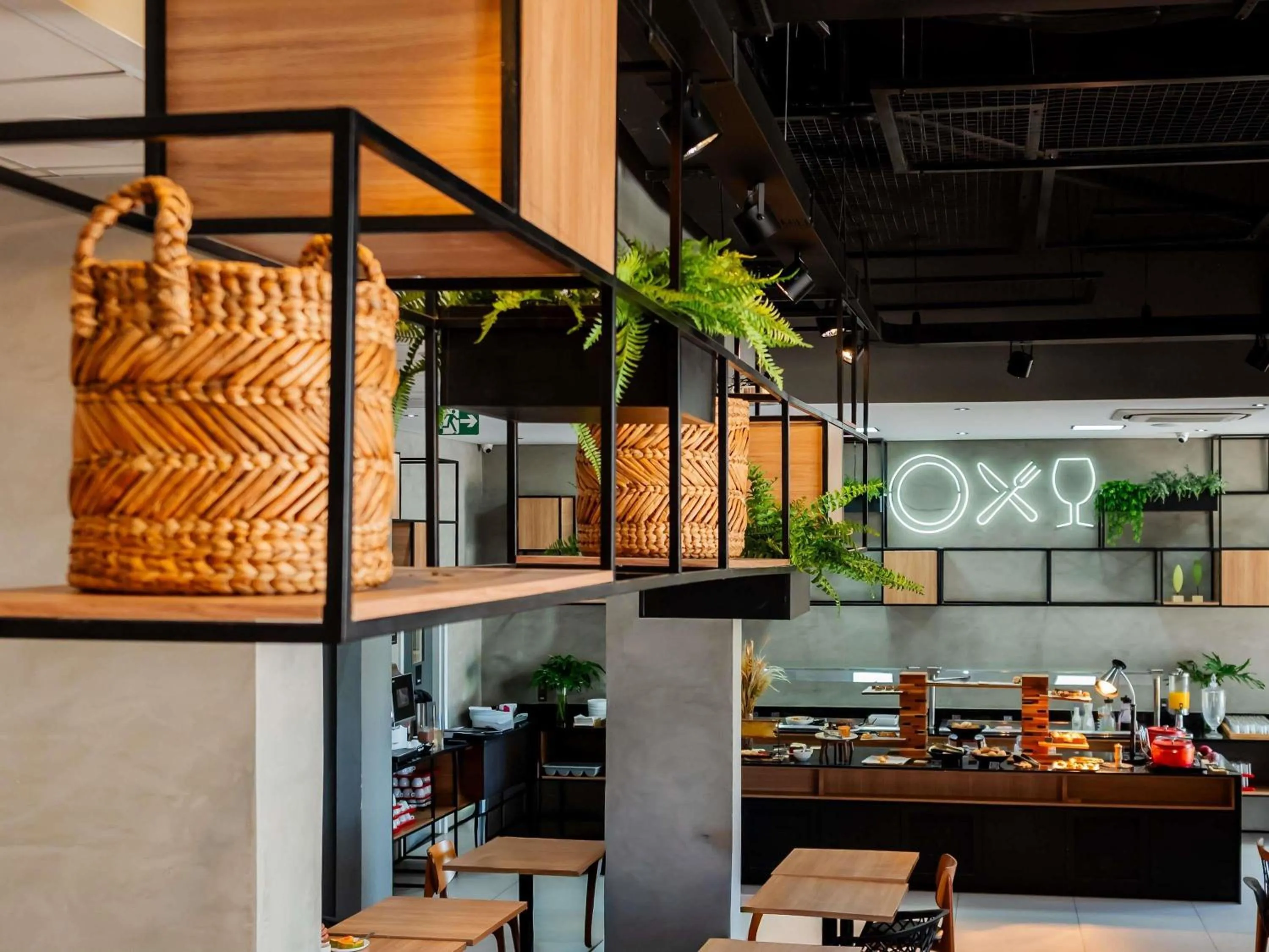 Restaurant/places to eat in ibis Lavras