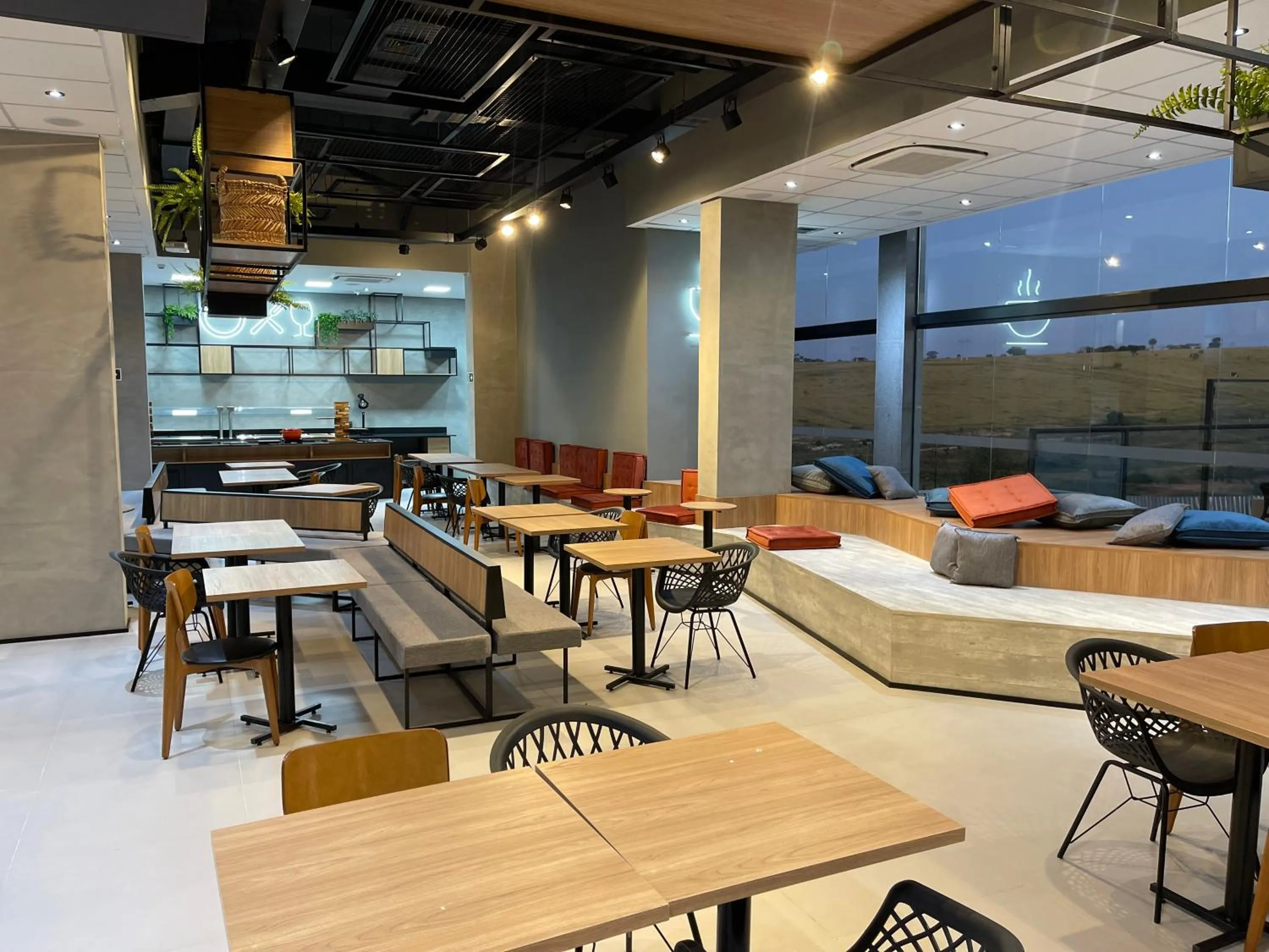 Restaurant/places to eat in ibis Lavras