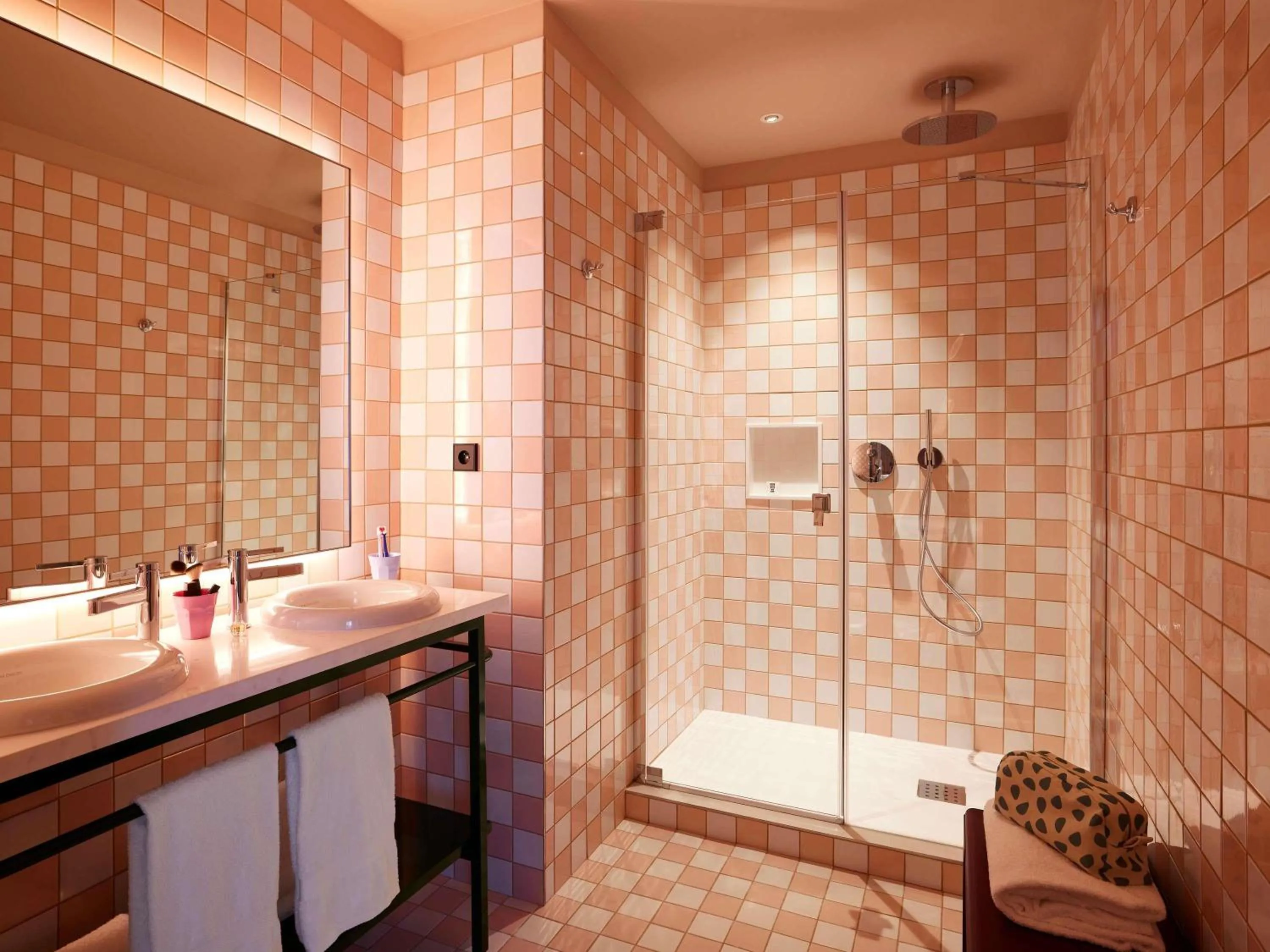 Bedroom in Mama Shelter Nice