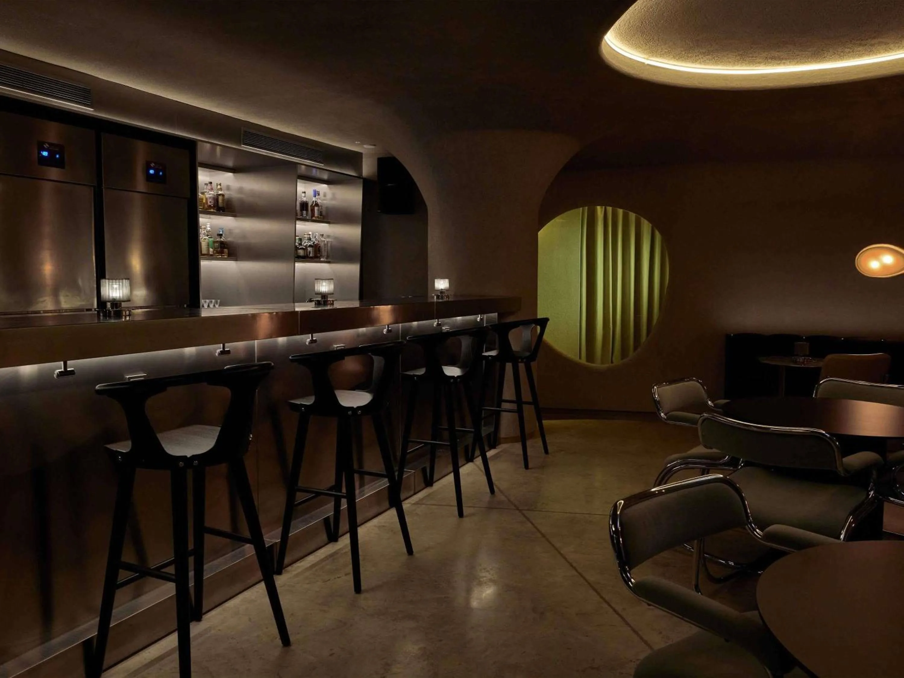 Lounge or bar in SLS Barcelona