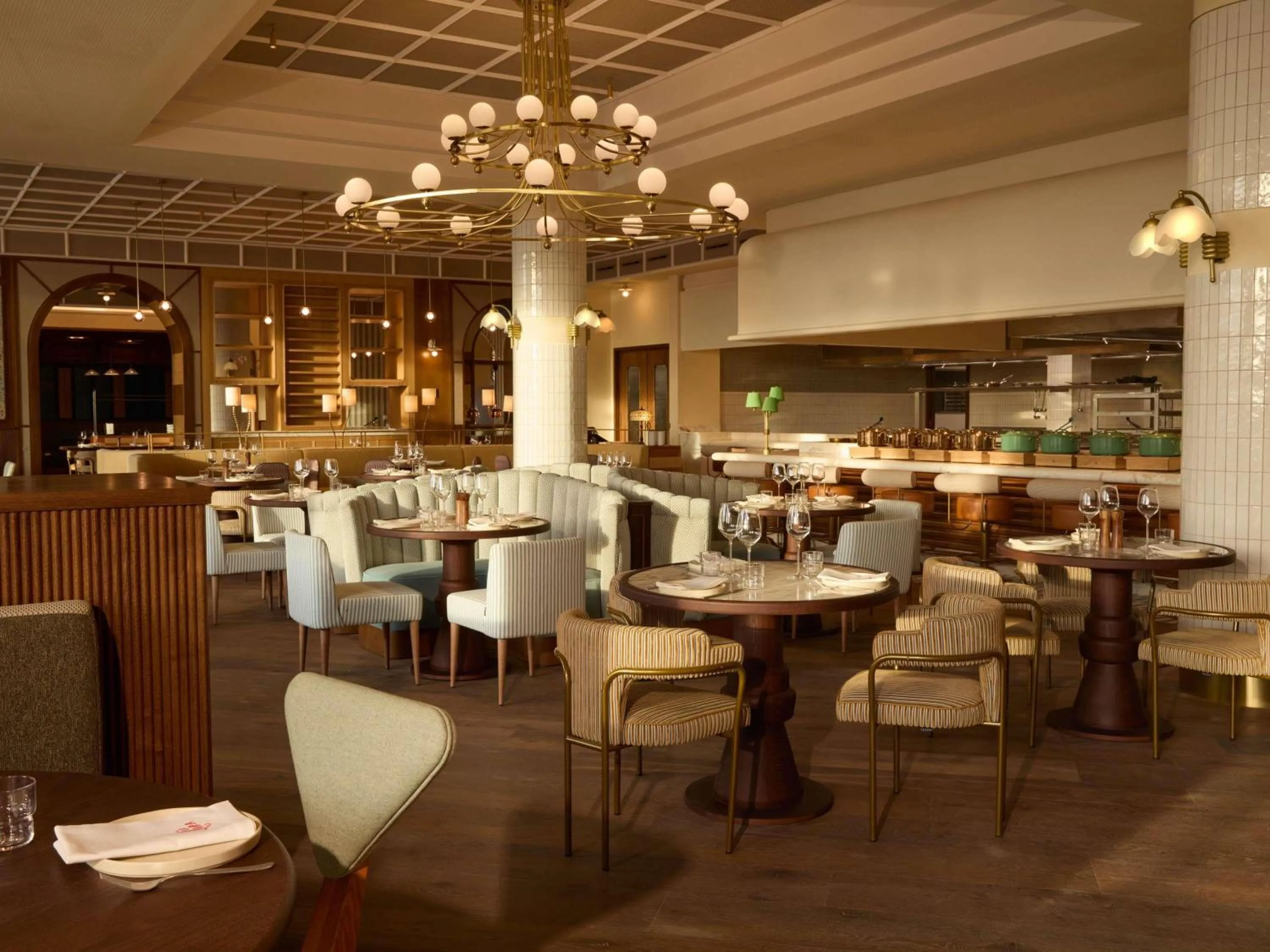 Restaurant/places to eat in SLS Barcelona