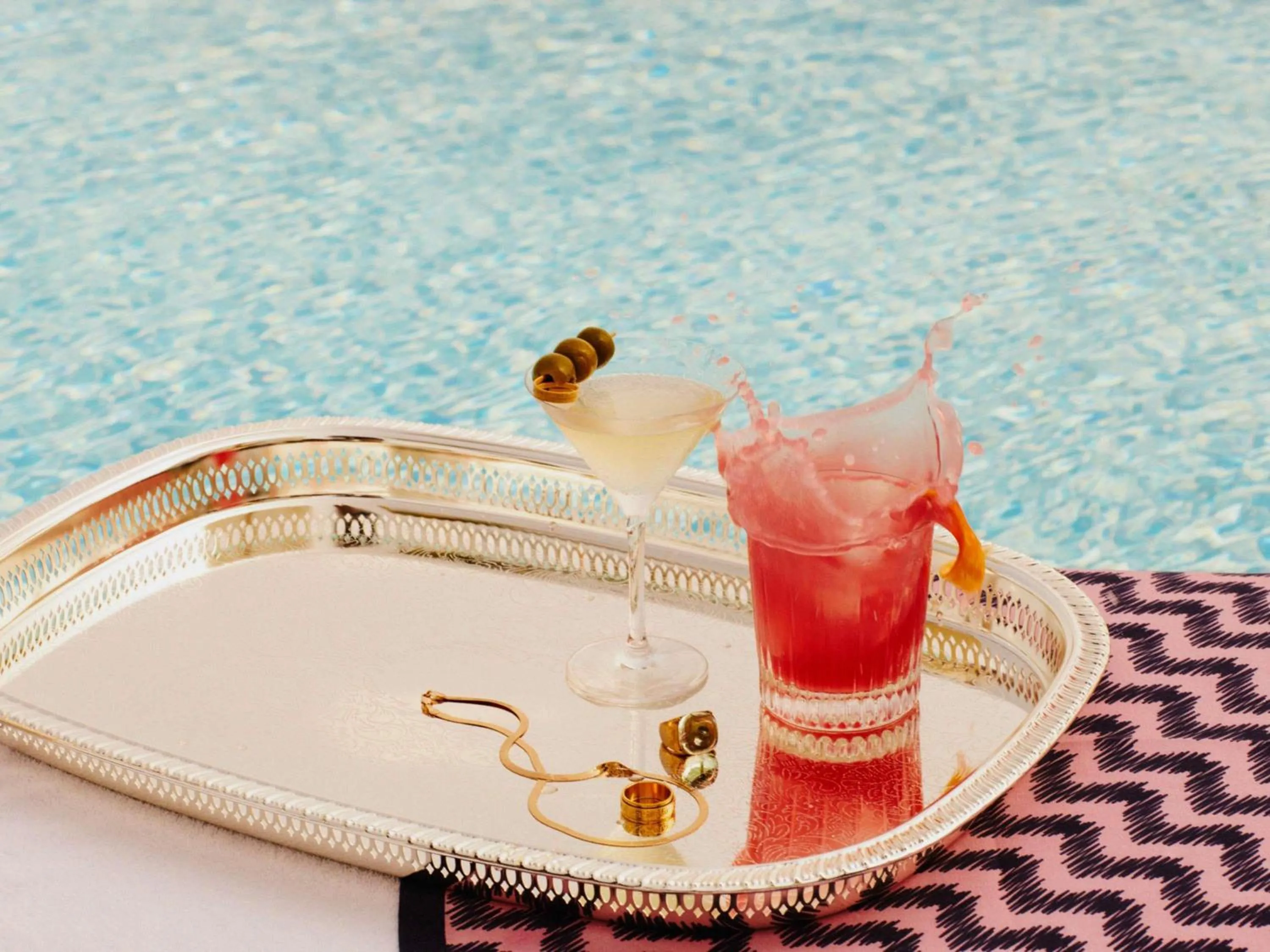 Lounge or bar in SLS Barcelona