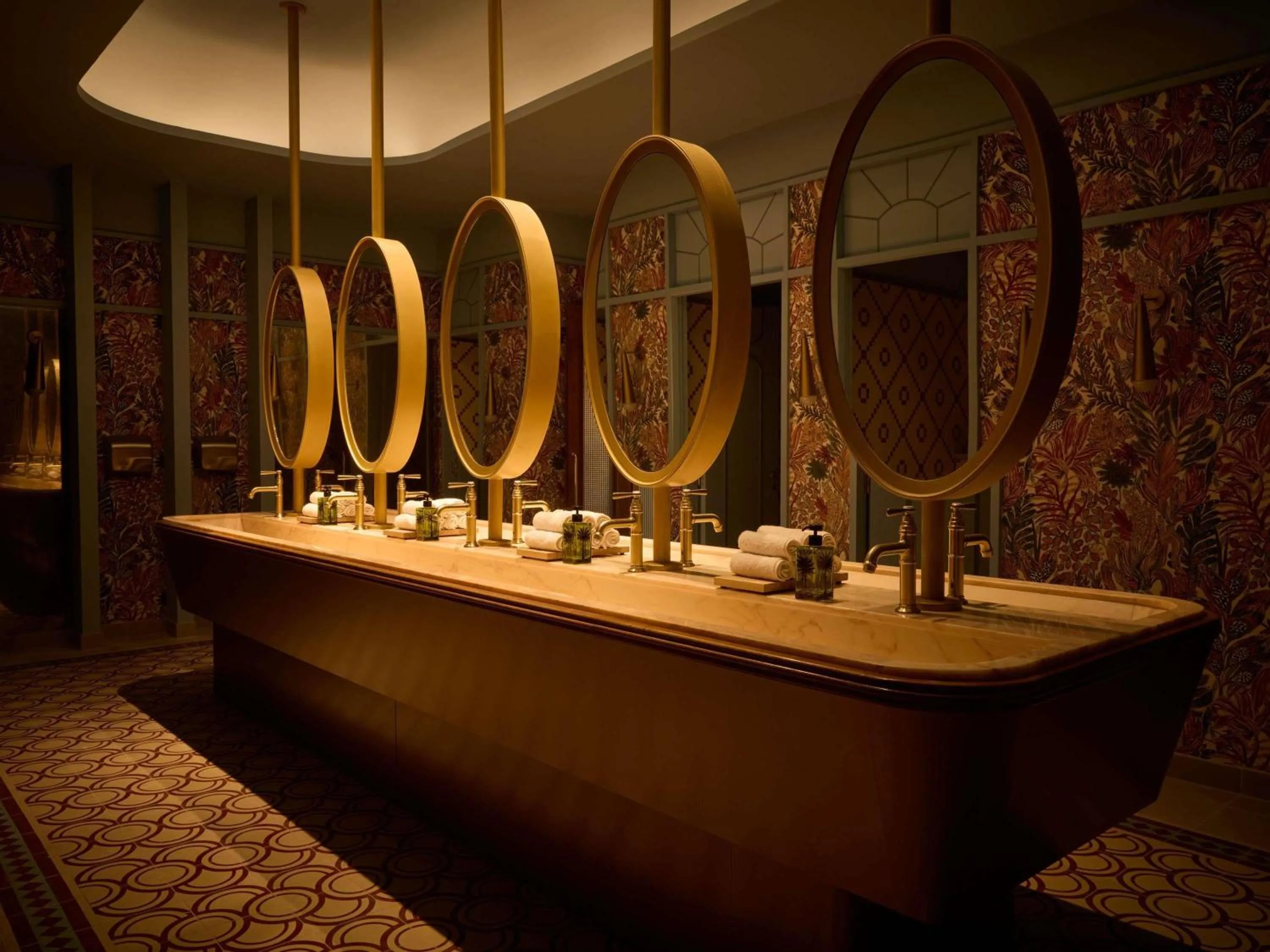 Restaurant/places to eat in SLS Barcelona