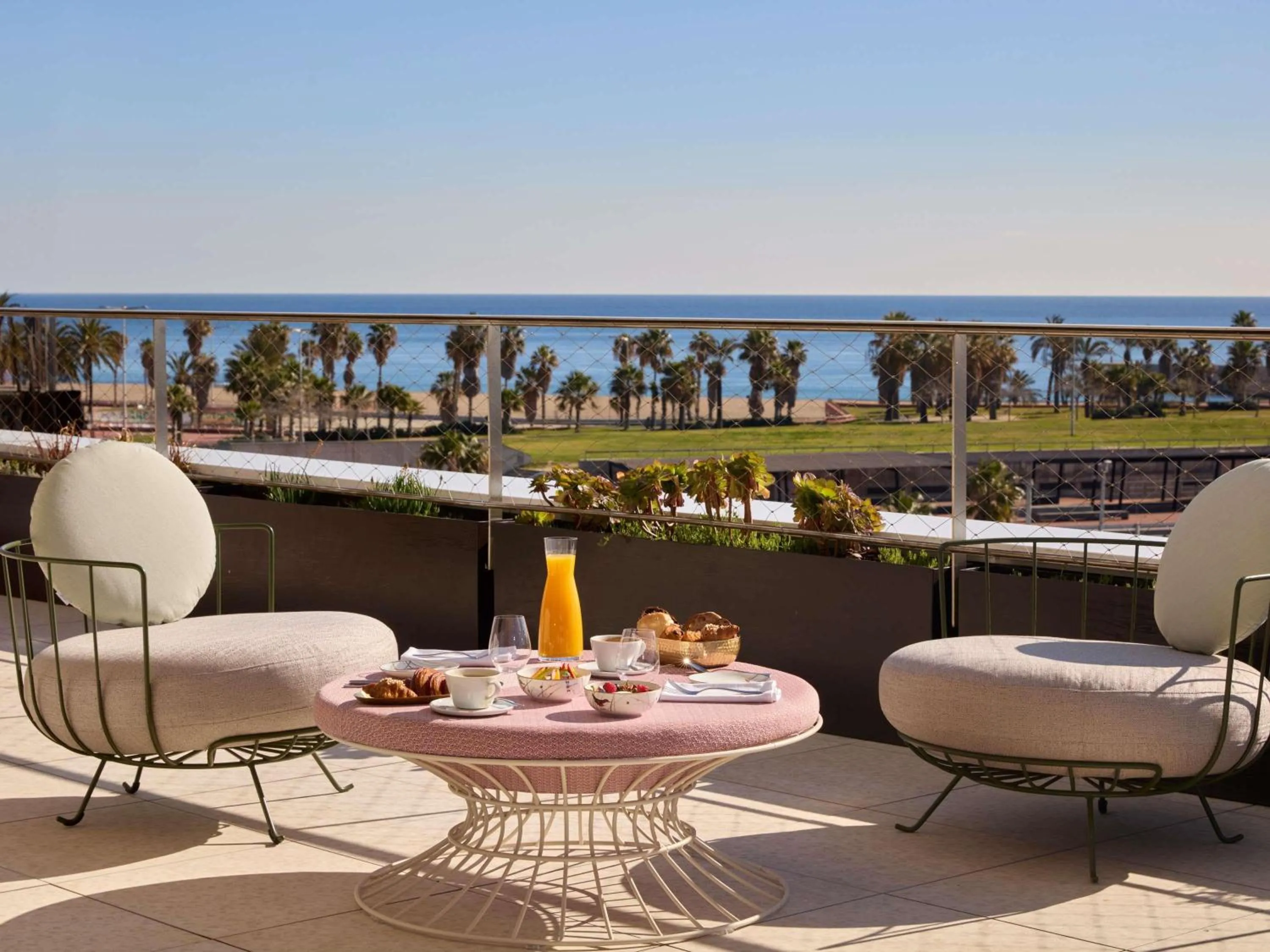 Photo of the whole room in SLS Barcelona