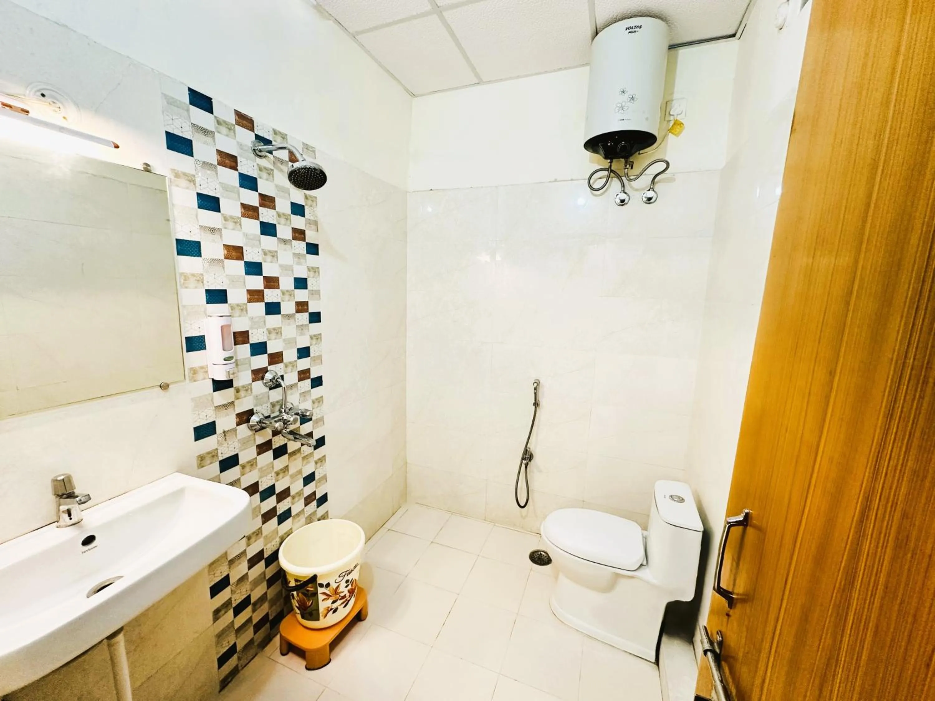 Toilet in ZoomStay - 3BHK Apartments
