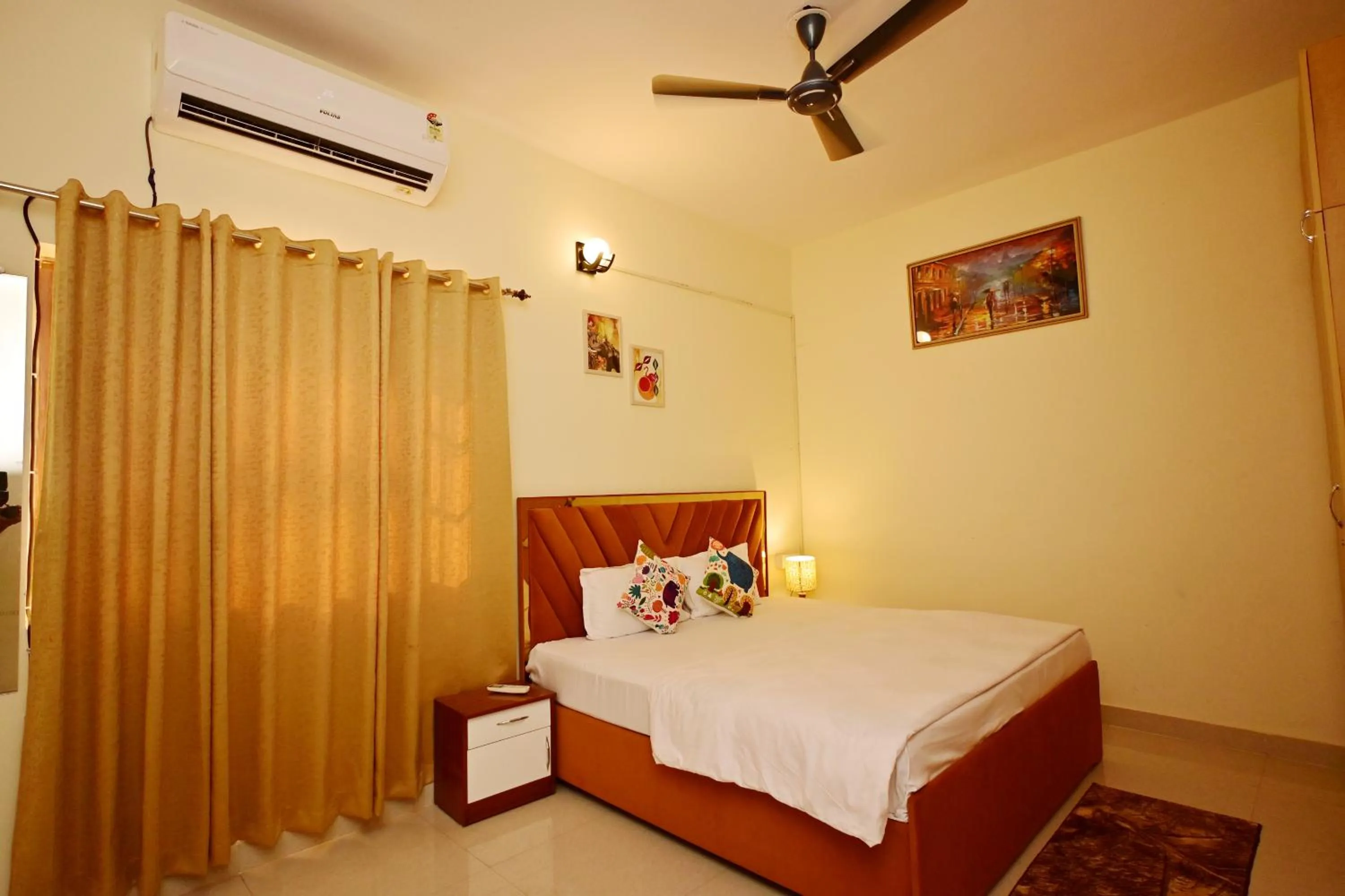 Bed in ZoomStay - 3BHK Apartments
