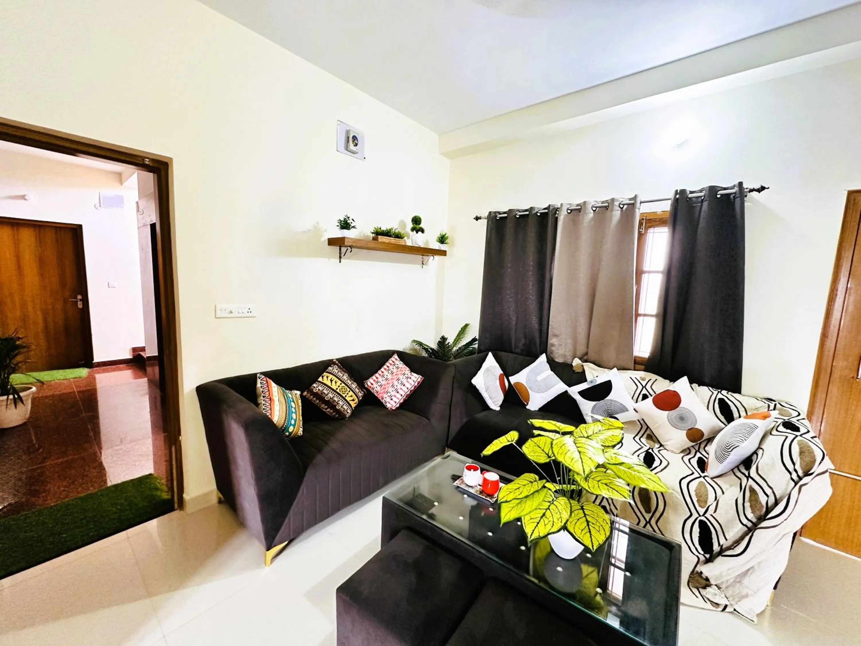 Living room in ZoomStay - 3BHK Apartments