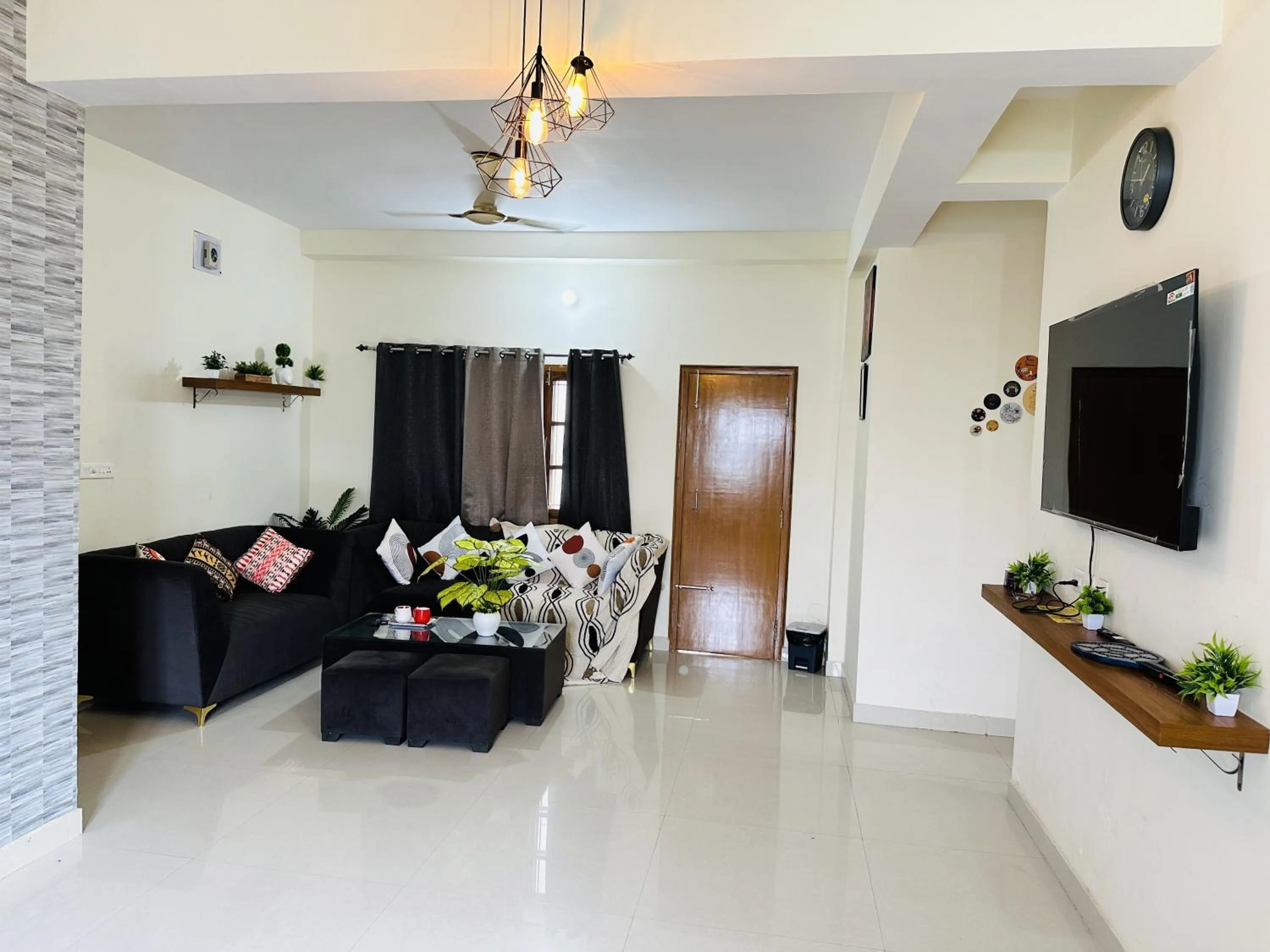 Living room in ZoomStay - 3BHK Apartments