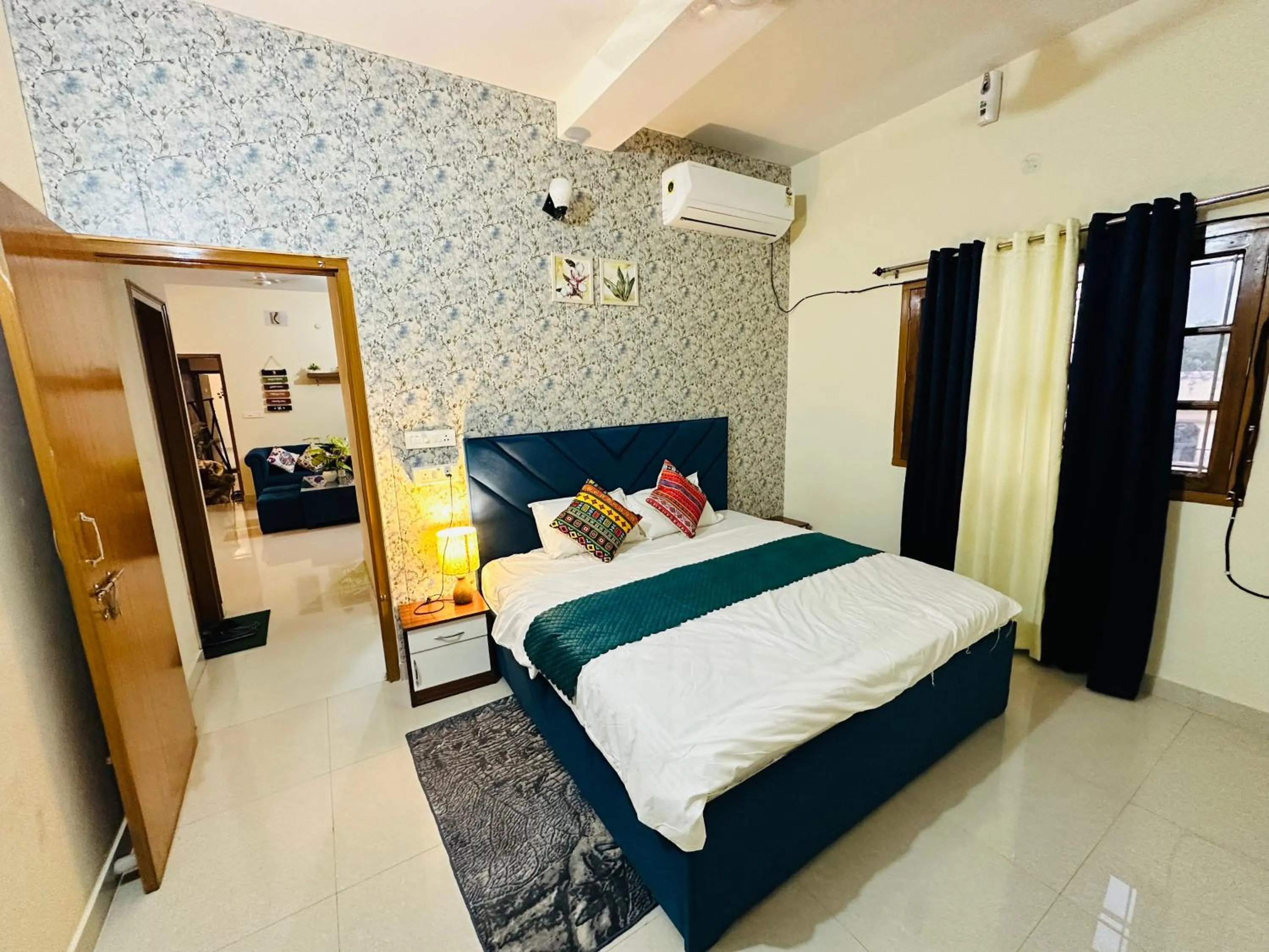 Bed in ZoomStay - 3BHK Apartments