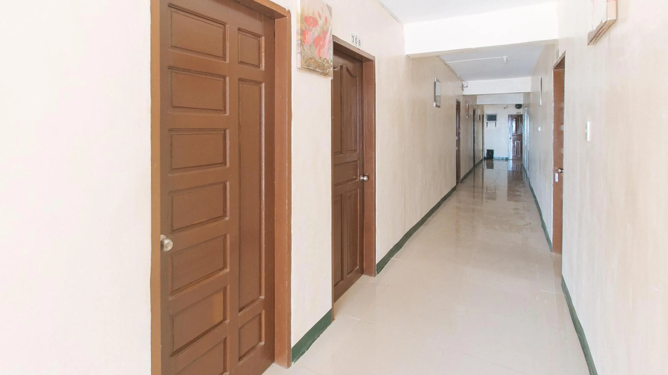 Area and facilities in RedDoorz @ Western Bicutan Transients Inn