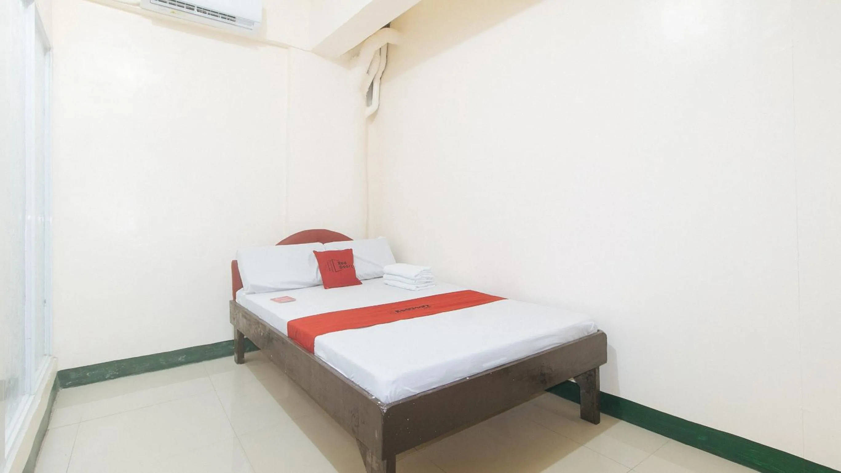 Bed in RedDoorz @ Western Bicutan Transients Inn