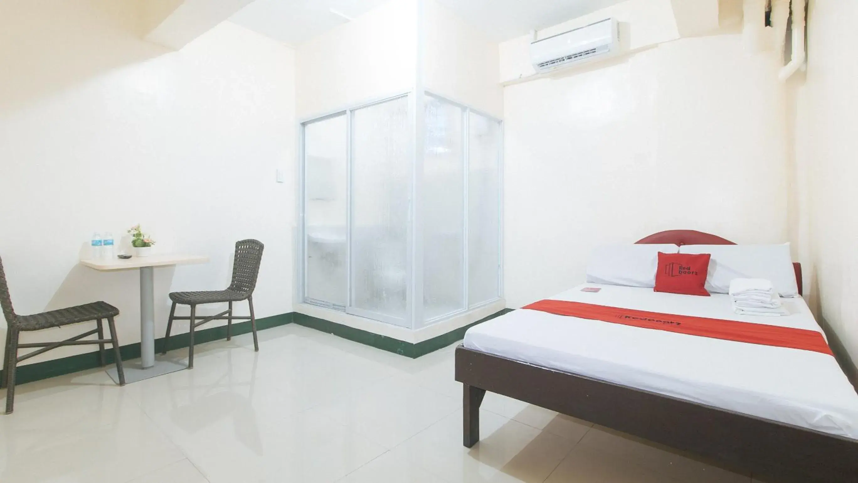 RedDoorz @ Western Bicutan Transients Inn RedDoorz @ Western Bicutan Transients Inn