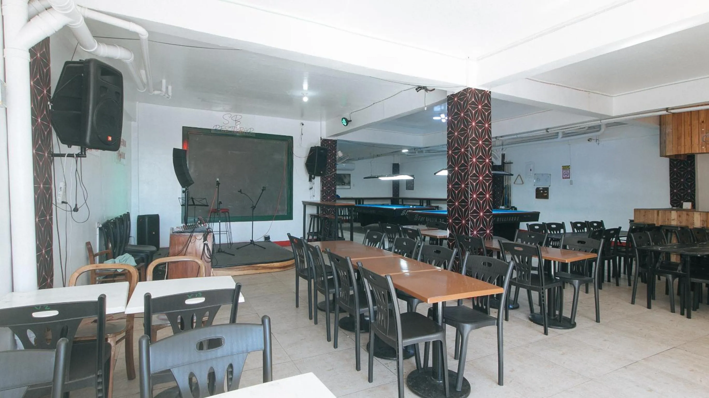 Lounge or bar in RedDoorz @ Western Bicutan Transients Inn