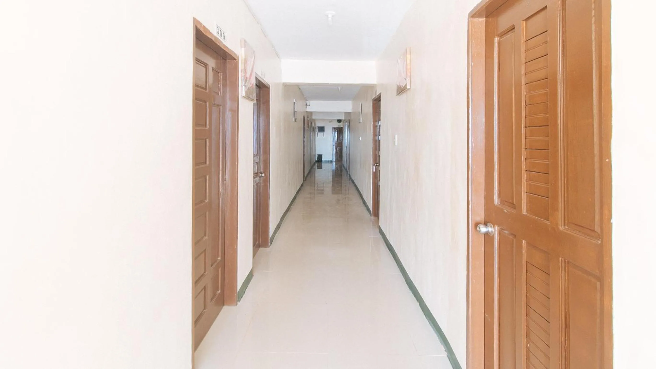 Area and facilities in RedDoorz @ Western Bicutan Transients Inn