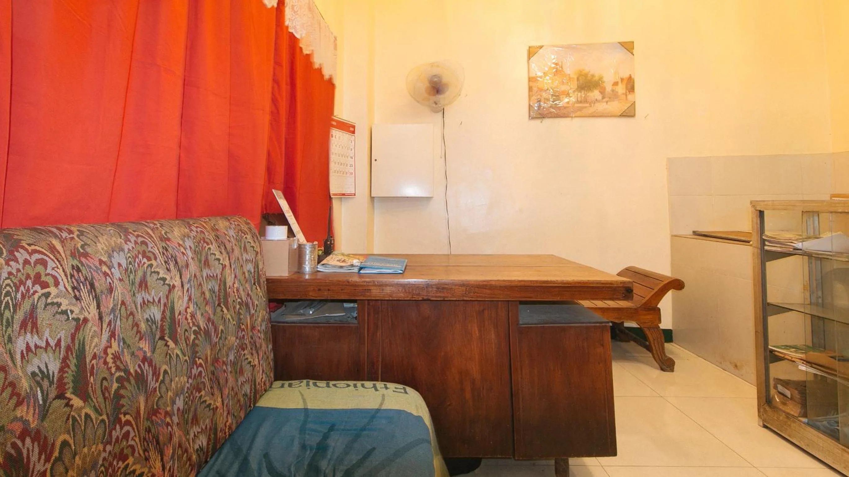 Seating area in RedDoorz @ Western Bicutan Transients Inn