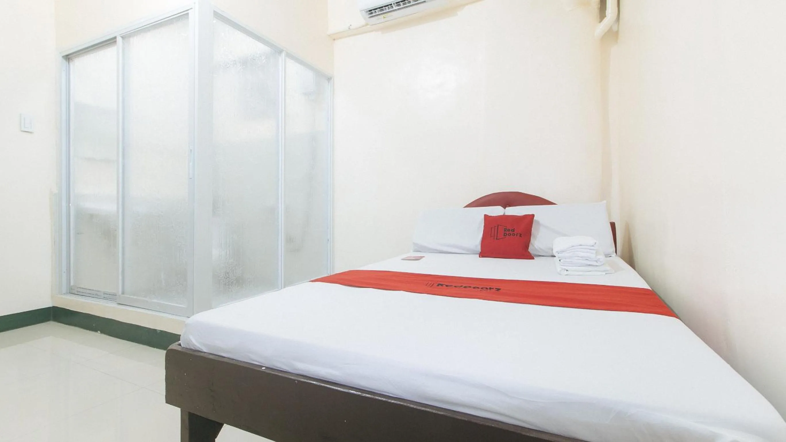 Bed in RedDoorz @ Western Bicutan Transients Inn
