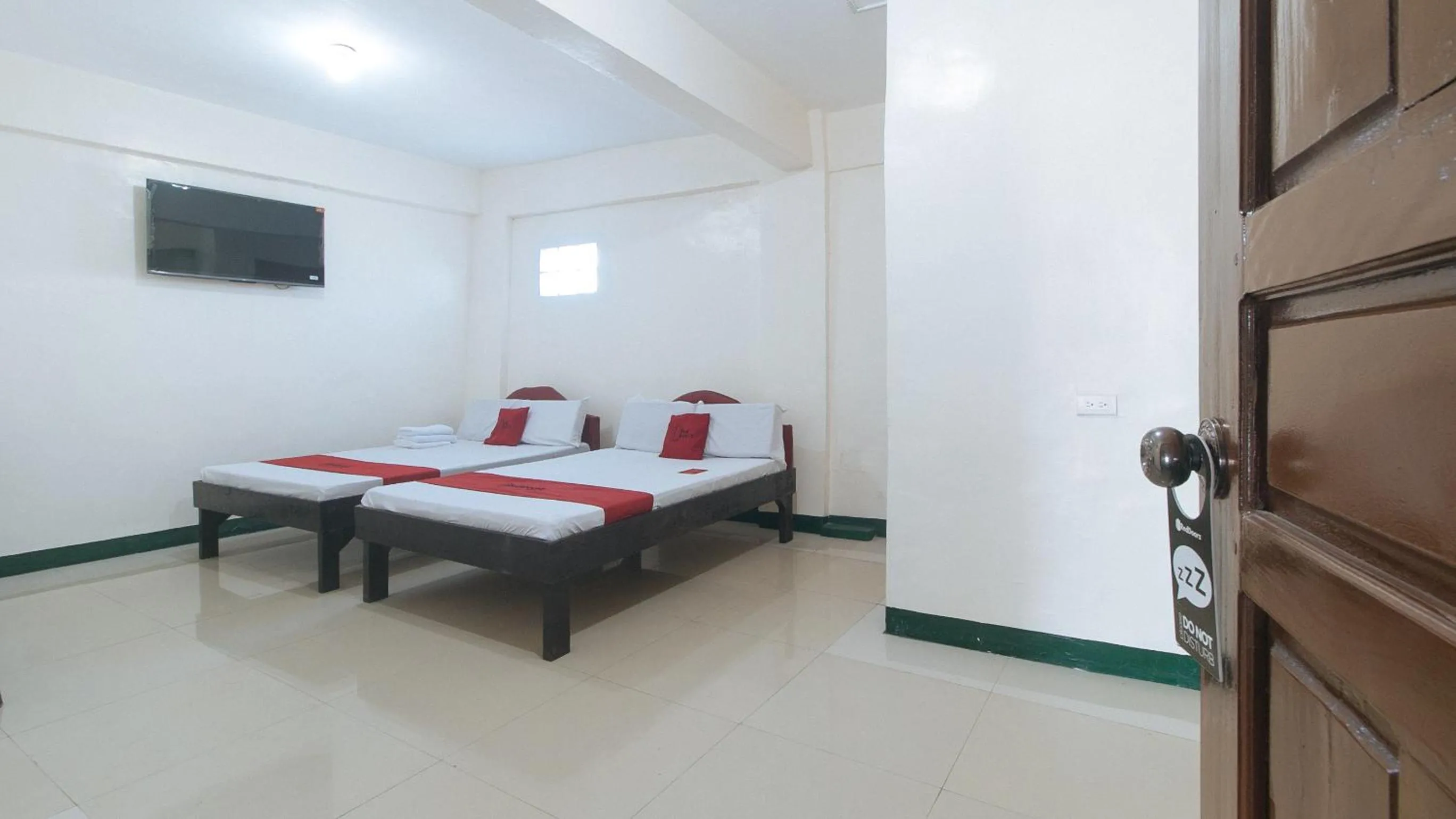 Photo of the whole room, Bed in RedDoorz @ Western Bicutan Transients Inn
