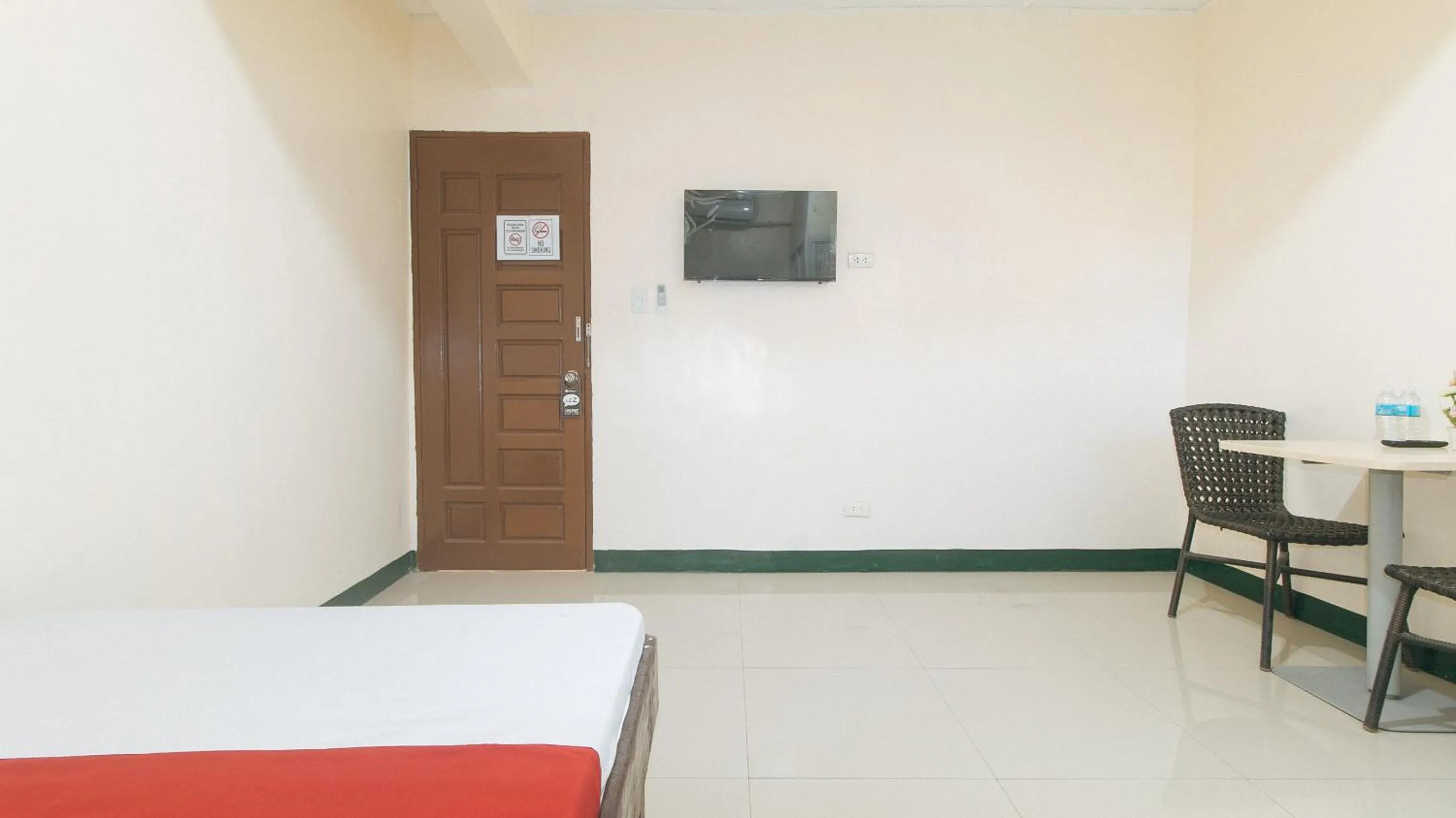TV and multimedia, Bed in RedDoorz @ Western Bicutan Transients Inn