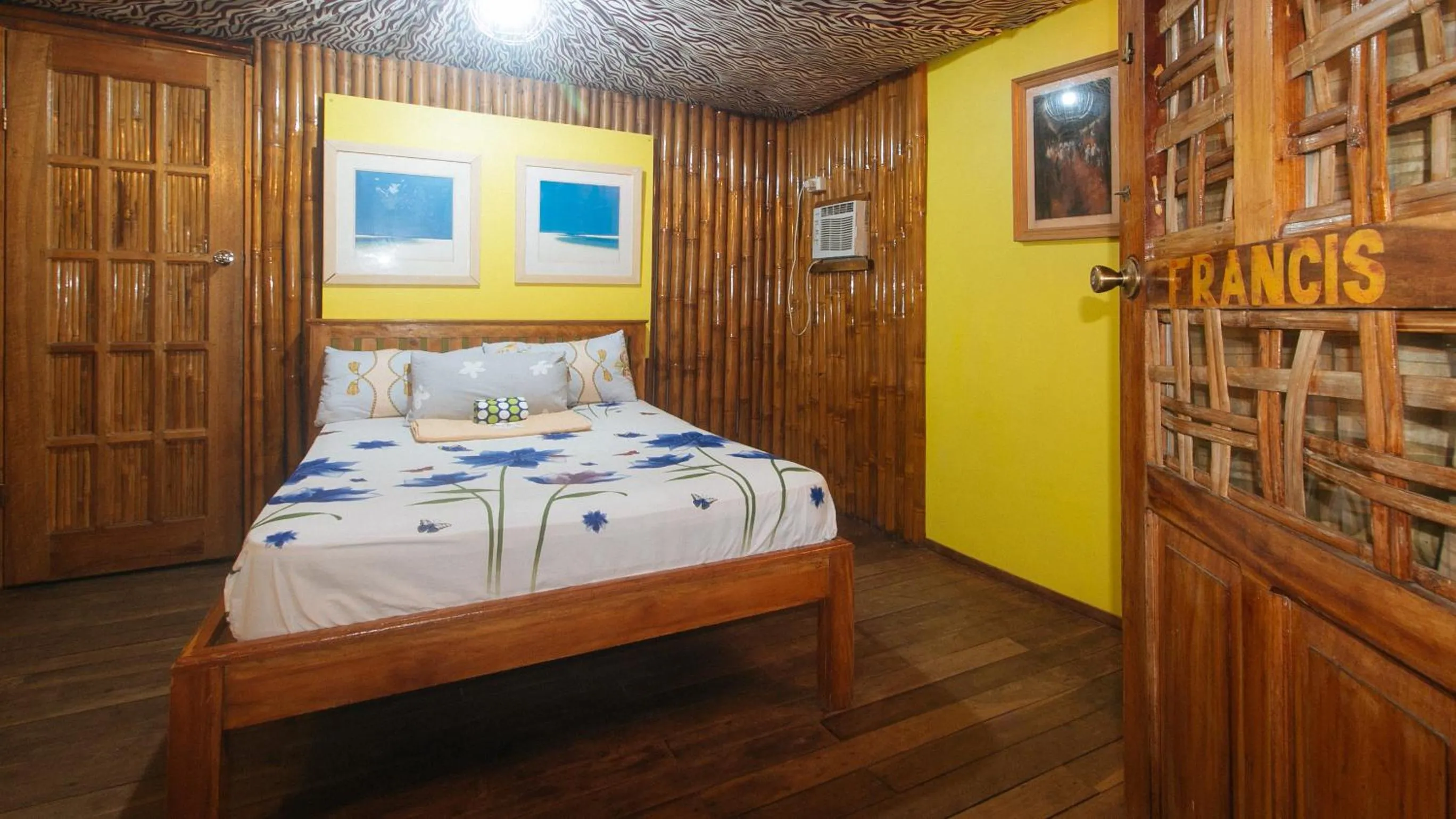 Bed in The Clara Beach and Guest House