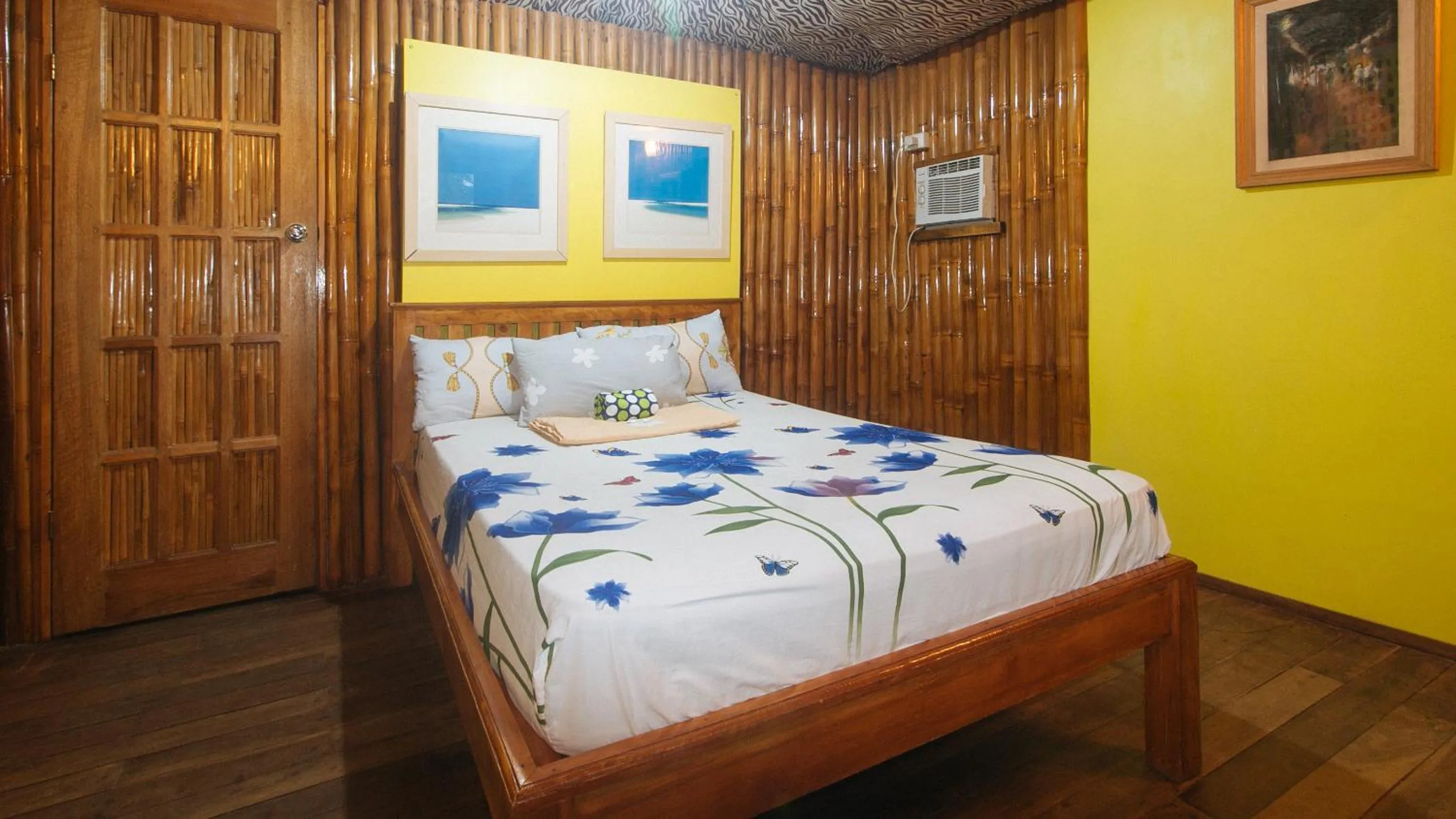 Bed in The Clara Beach and Guest House