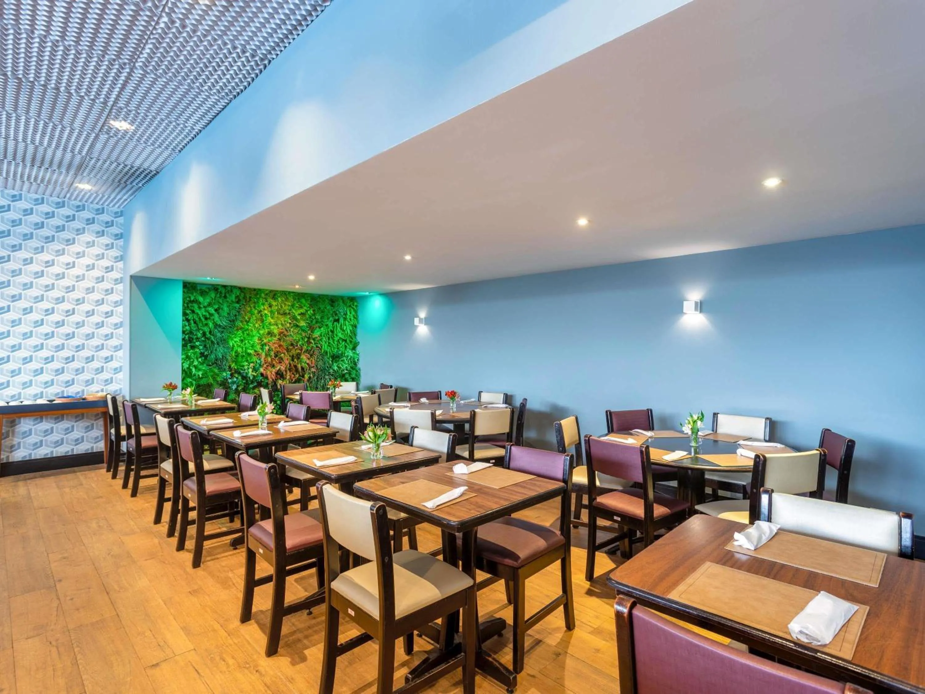 Restaurant/places to eat in Mercure Sao Paulo JK