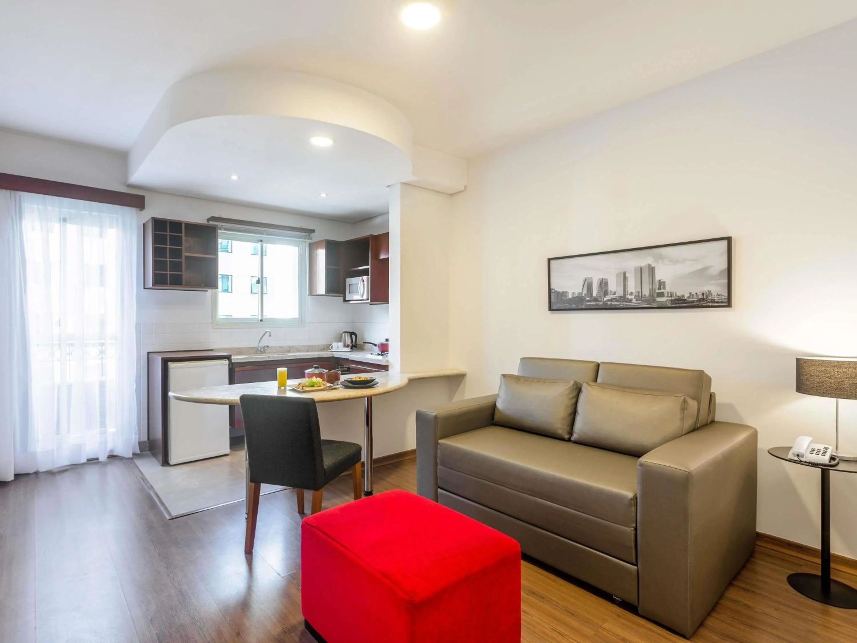 Photo of the whole room in Mercure São Paulo JK