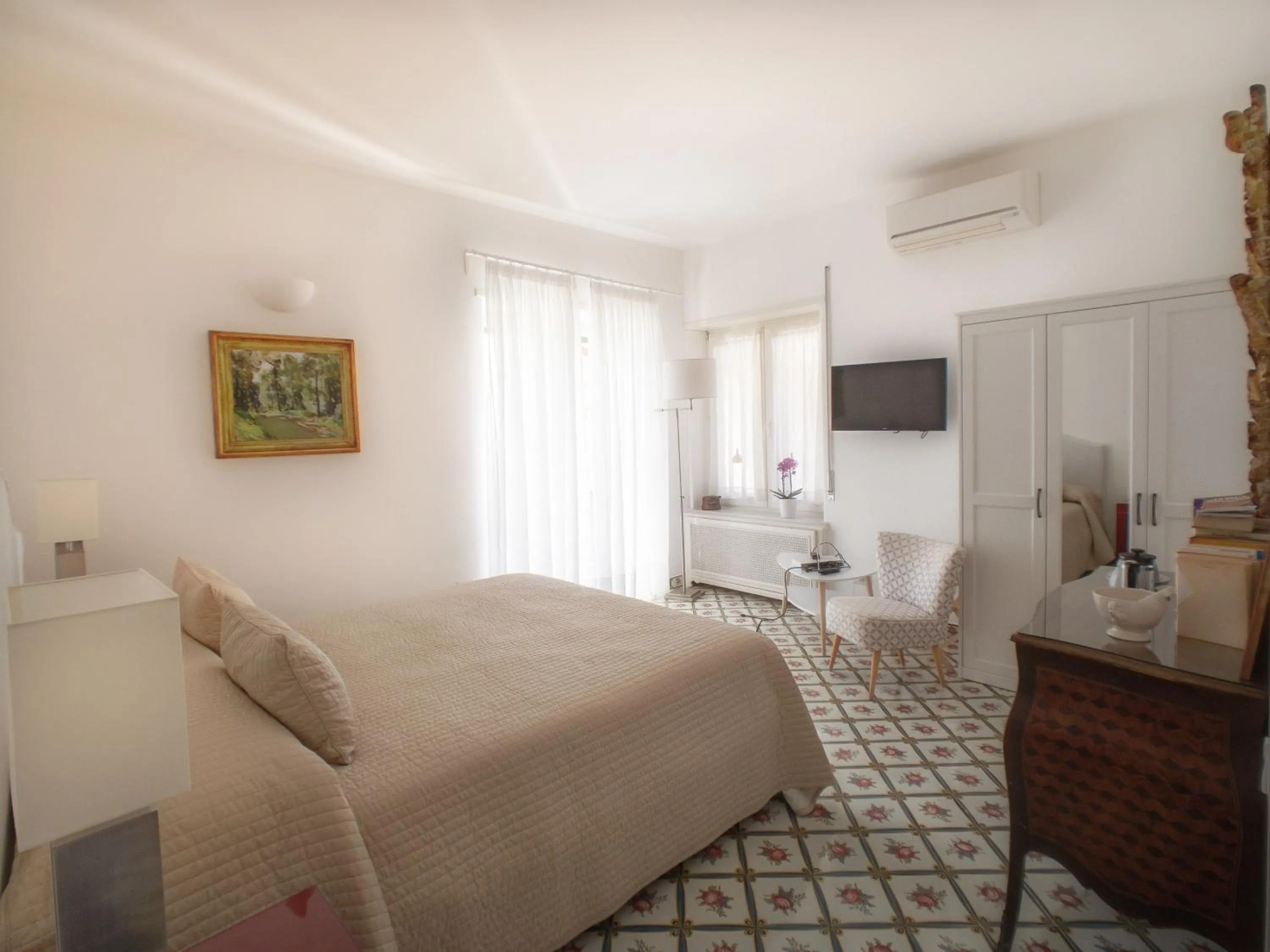 TV and multimedia, Bed in Villa Silia