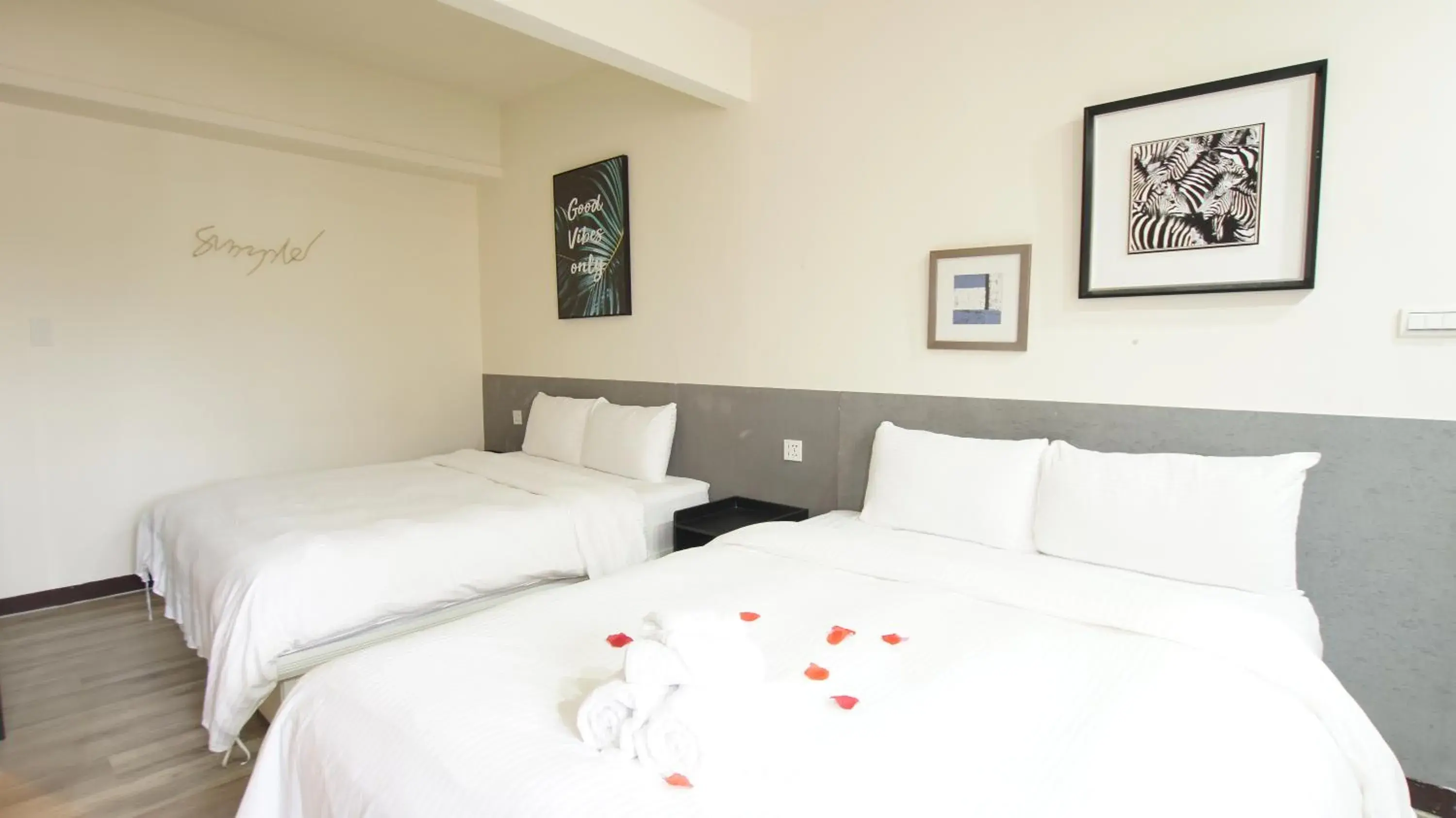 Classic Quadruple Room in Colors Infinity Inn Classic Quadruple Room in Colors Infinity Inn