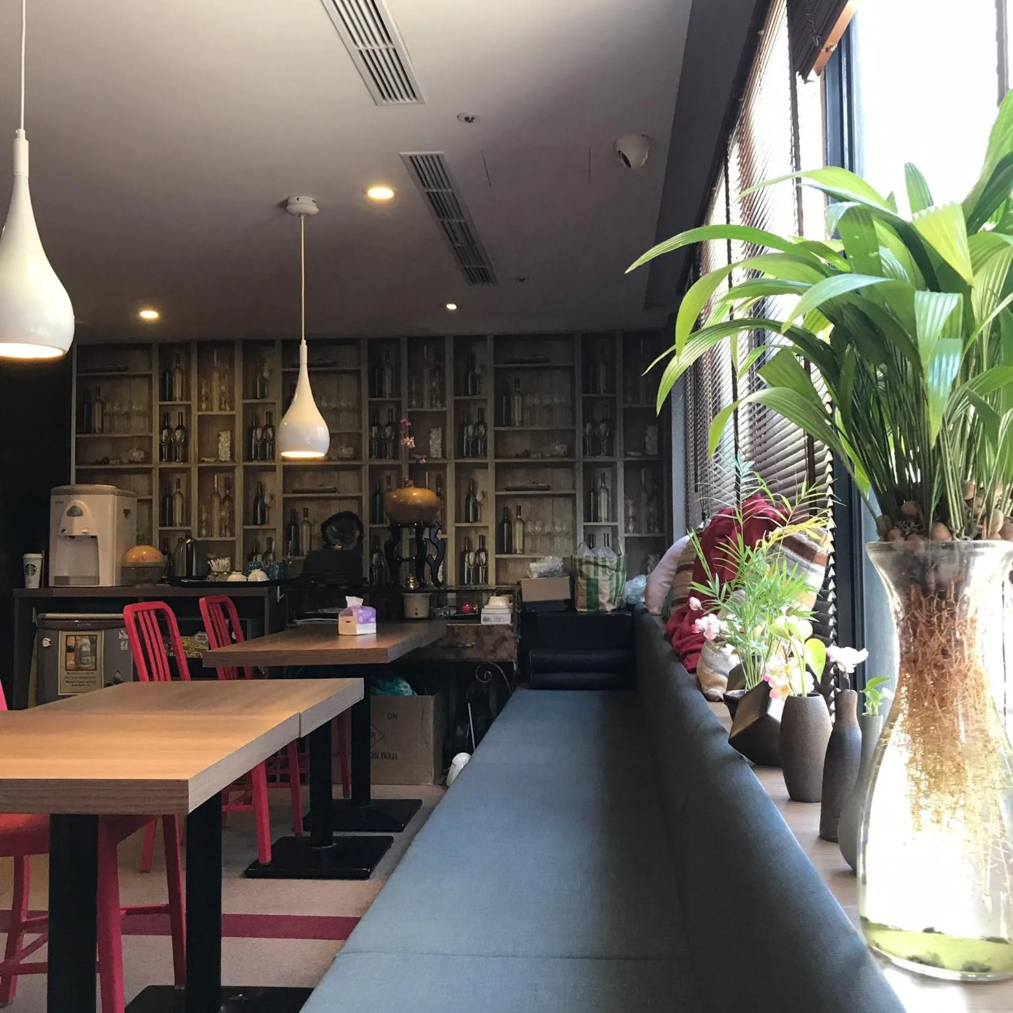 Communal lounge/ TV room in Colors Infinity Inn