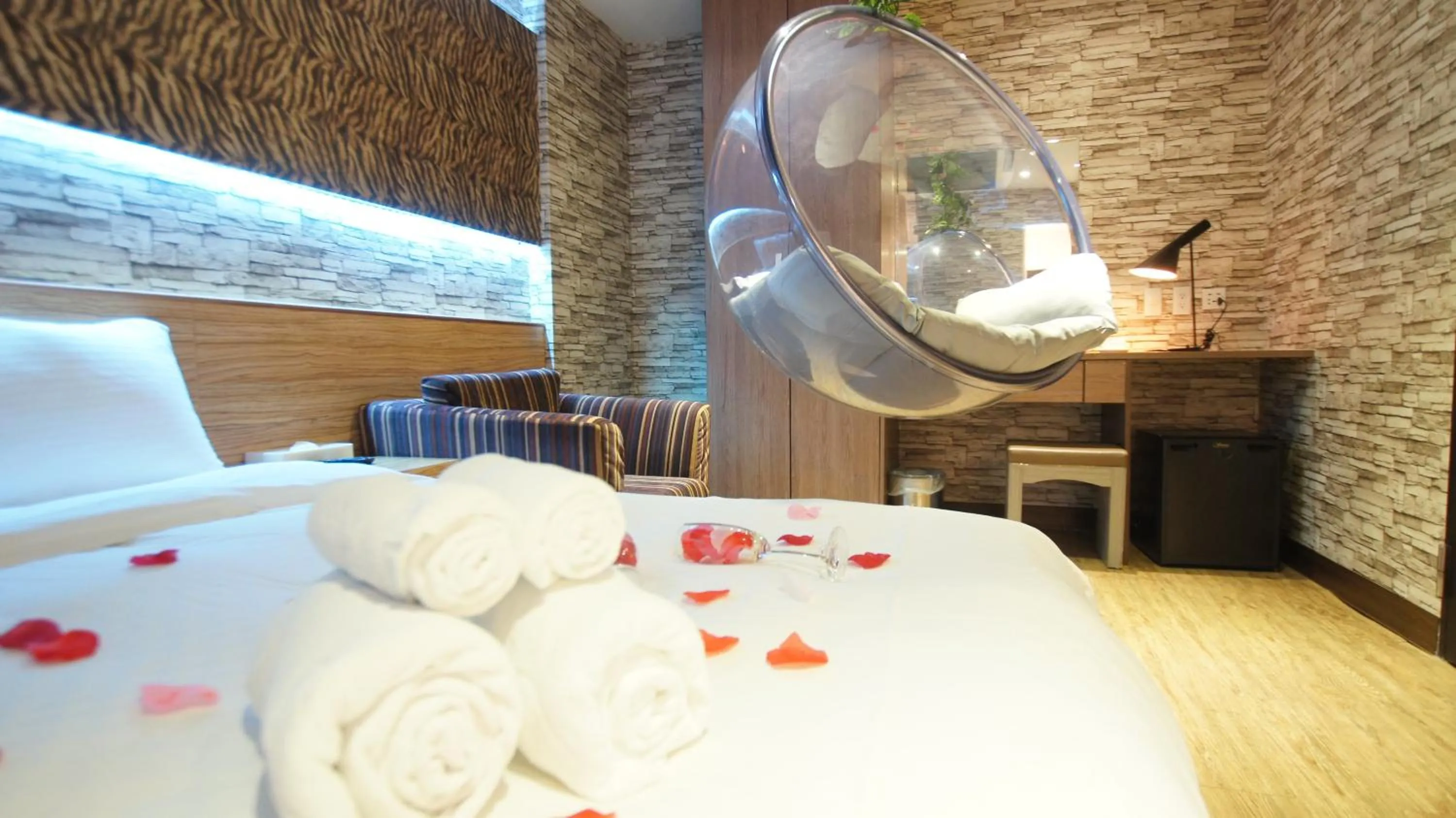 Bed in Colors Infinity Inn