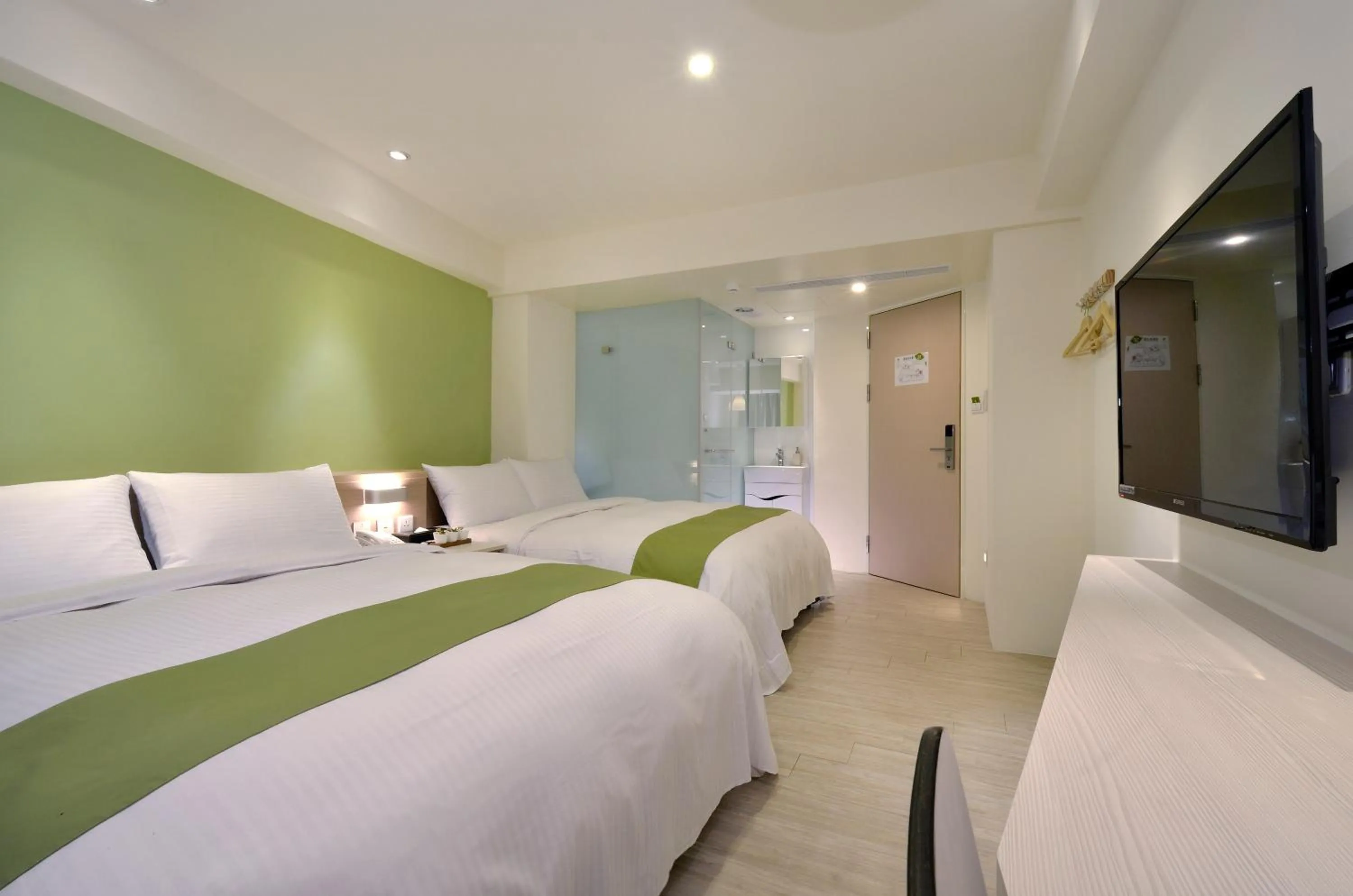 Photo of the whole room, Bed in Green Hotel - Fengjia