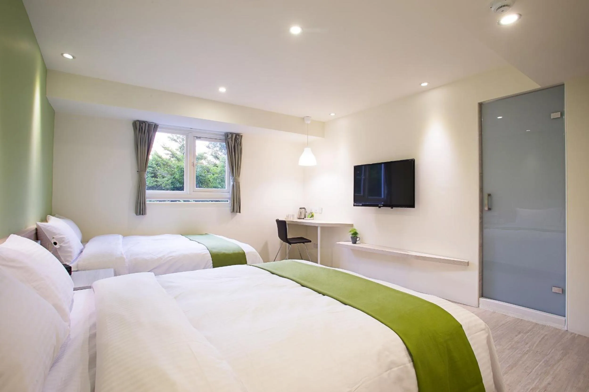 Photo of the whole room, Bed in Green Hotel - Fengjia