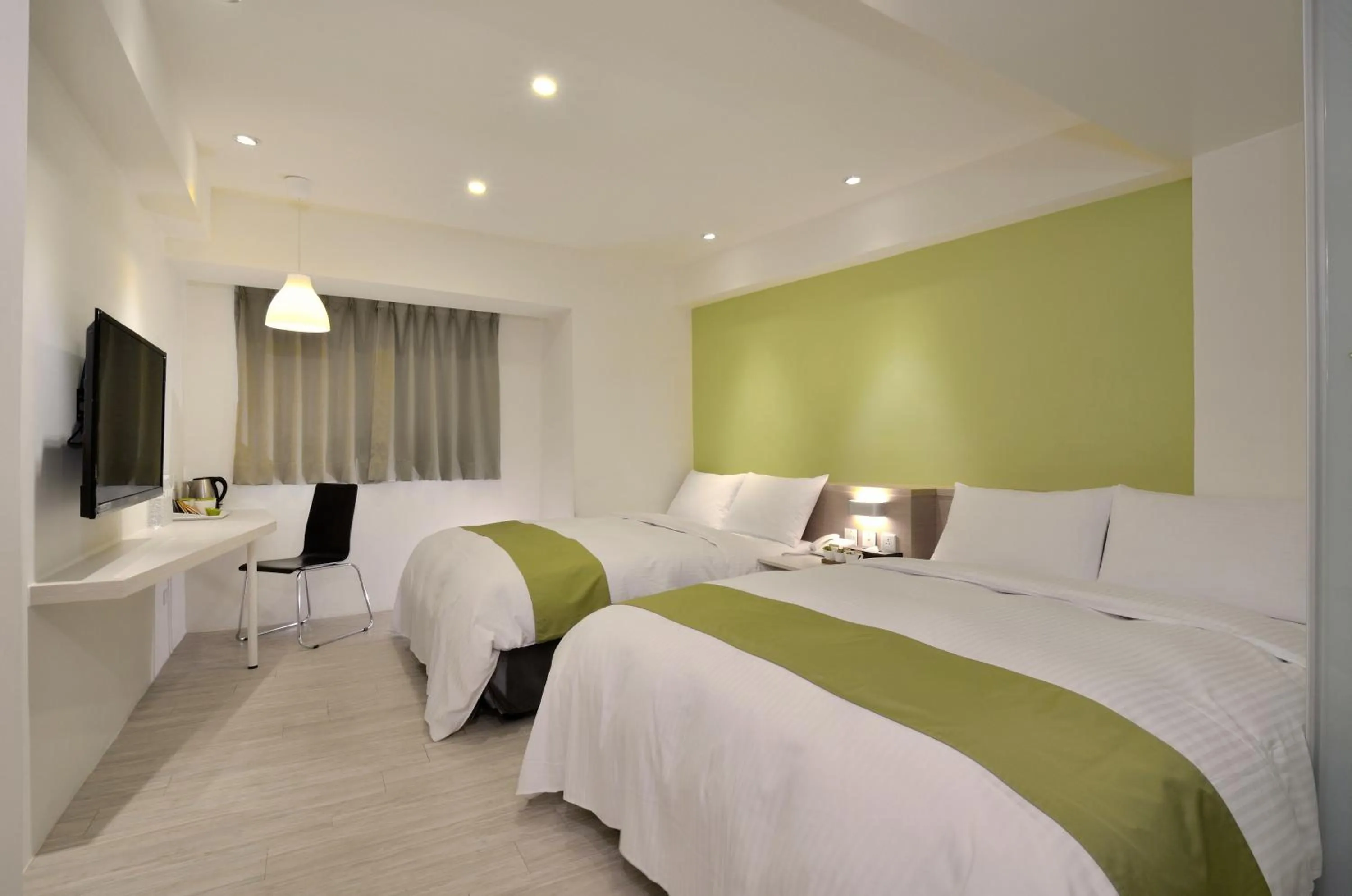 Photo of the whole room, Bed in Green Hotel - Fengjia